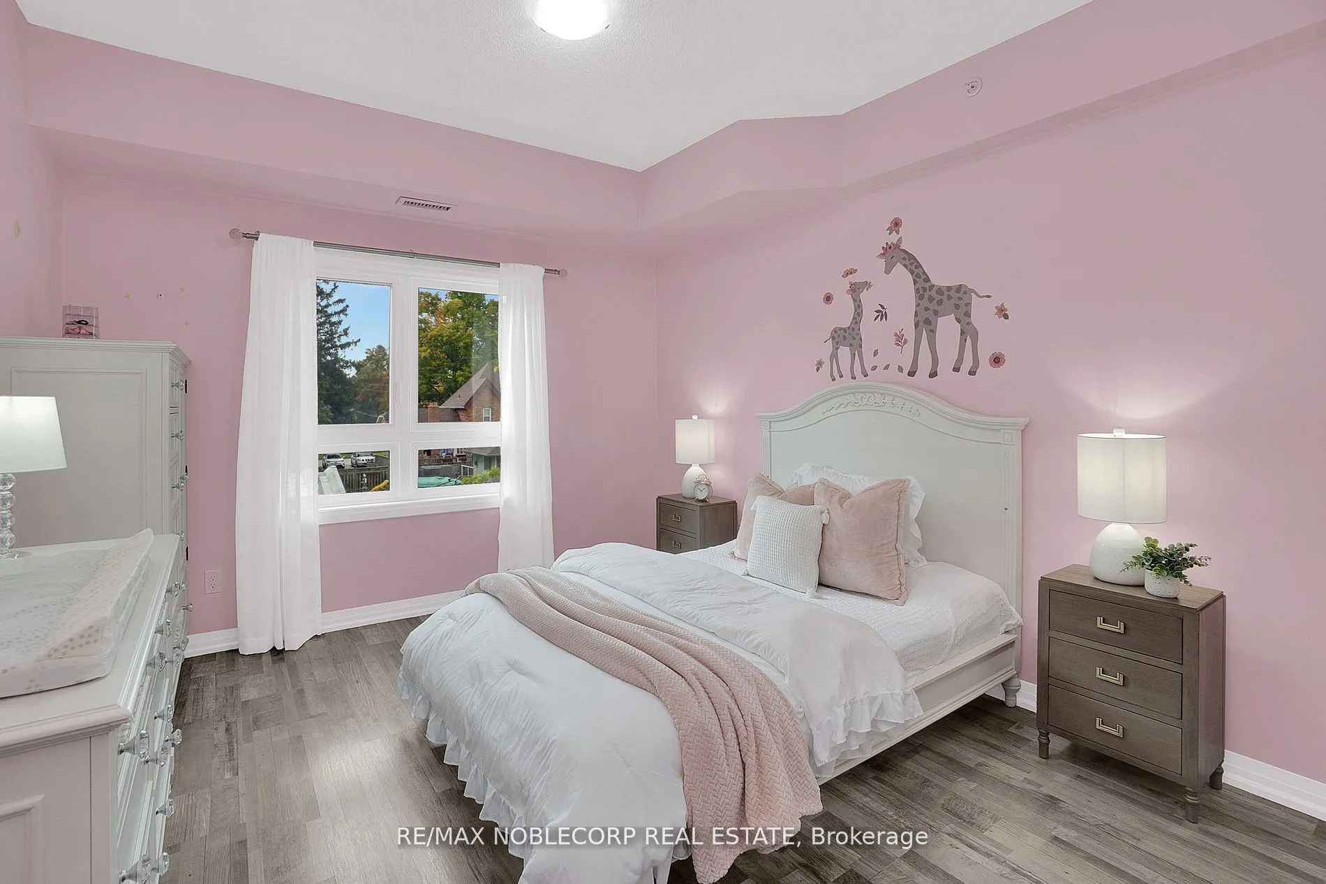 157 Wellington Street E, #206