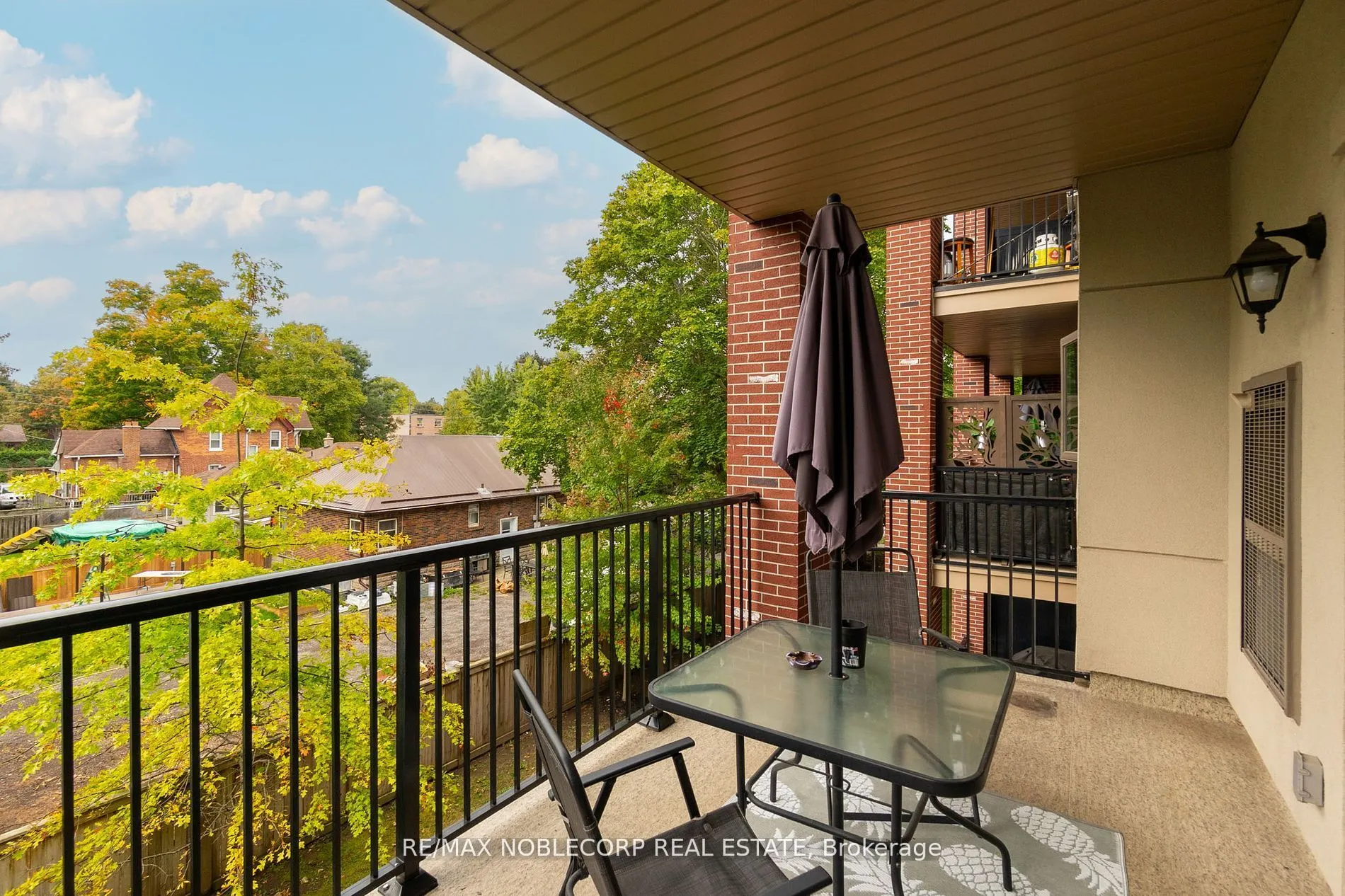 157 Wellington Street E, #206