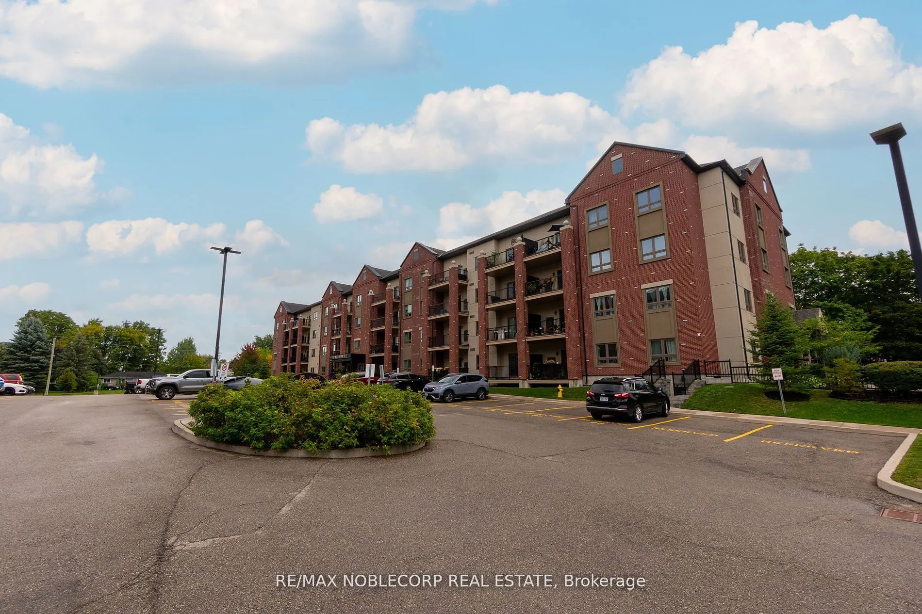 157 Wellington Street E, #206