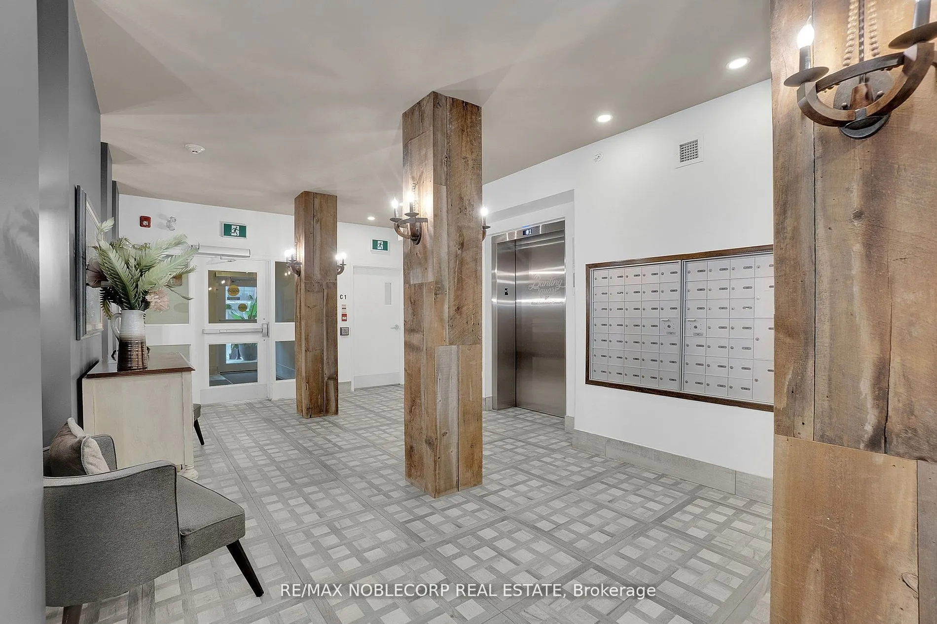 157 Wellington Street E, #206