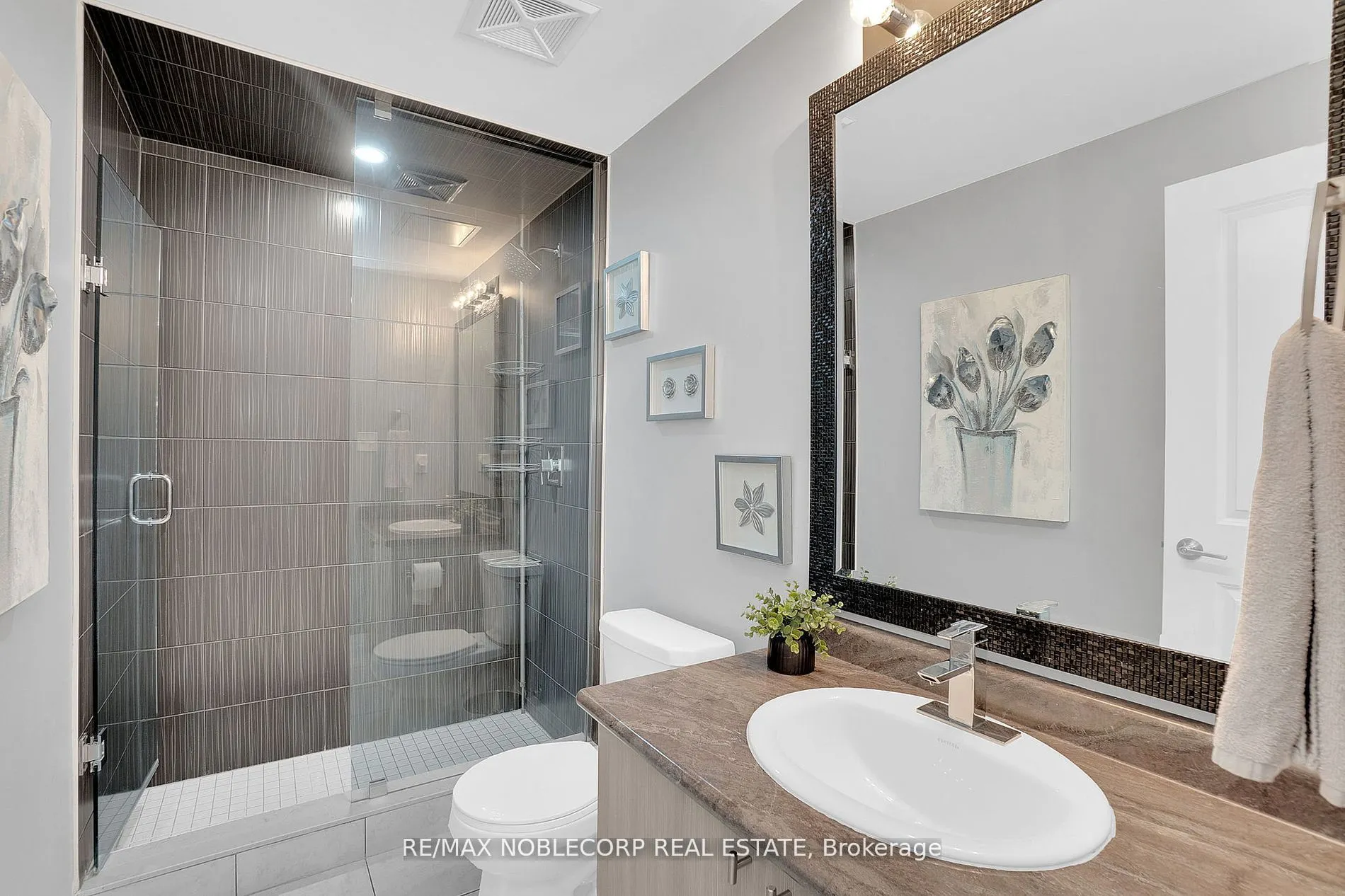 157 Wellington Street E, #206