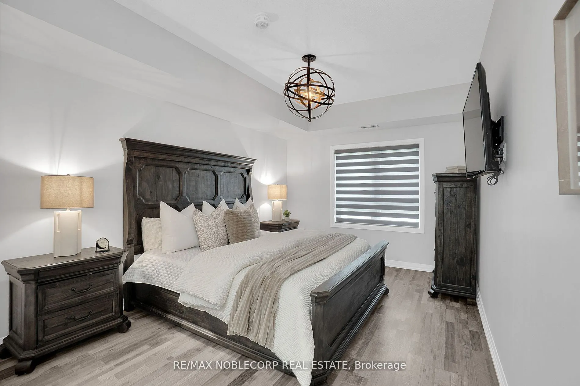 157 Wellington Street E, #206