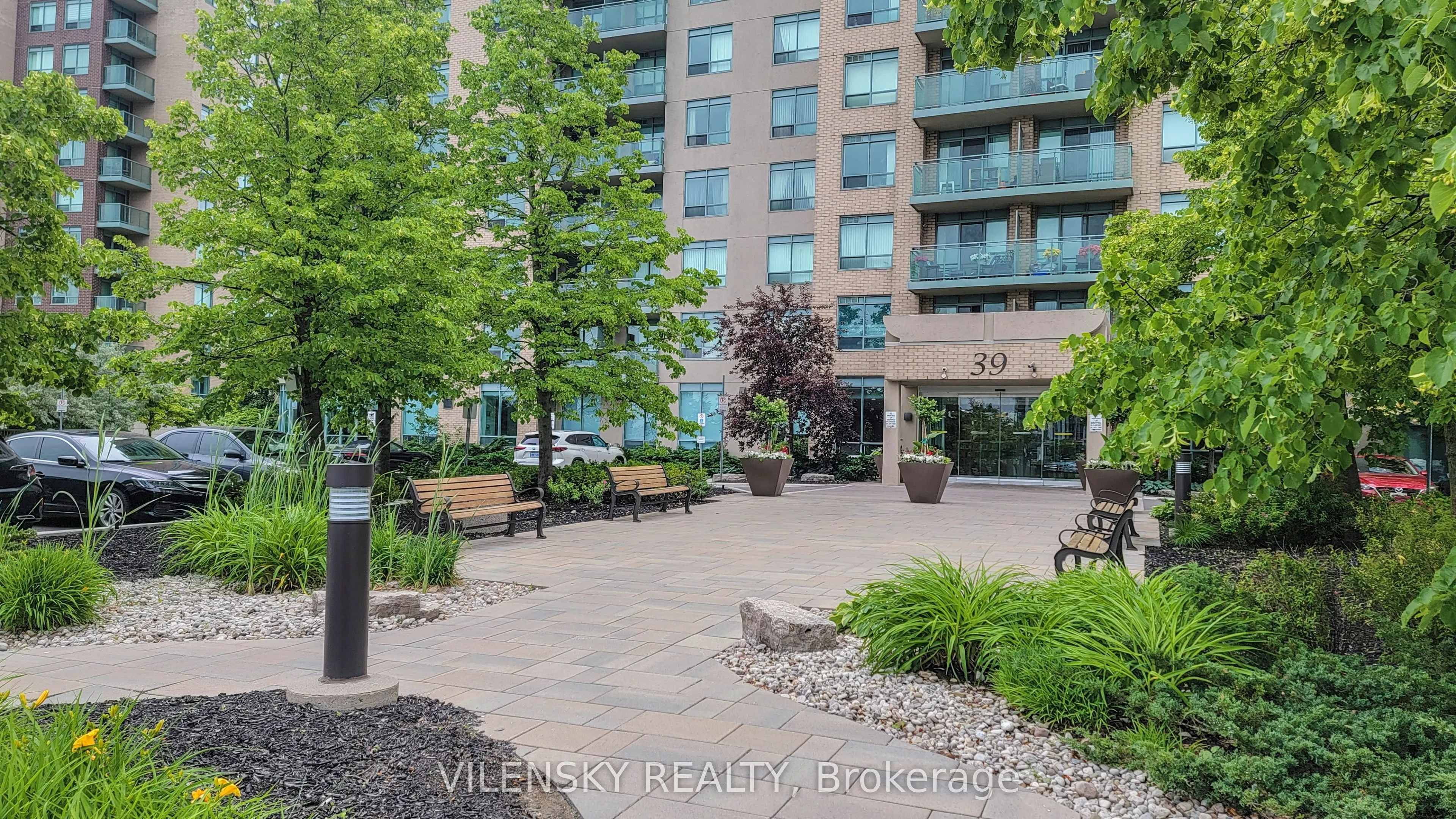 39 Oneida Crescent, #215