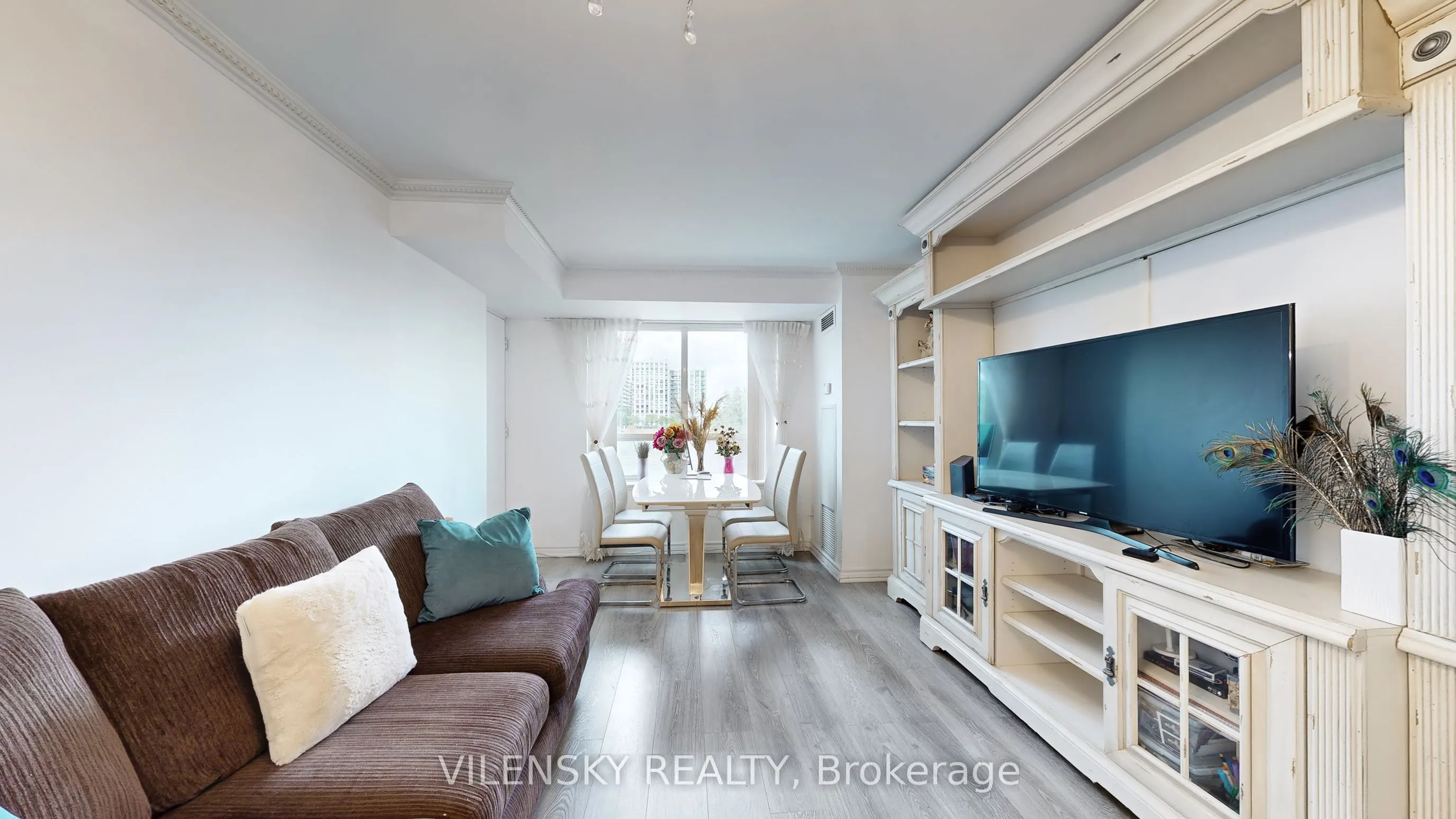 39 Oneida Crescent, #215