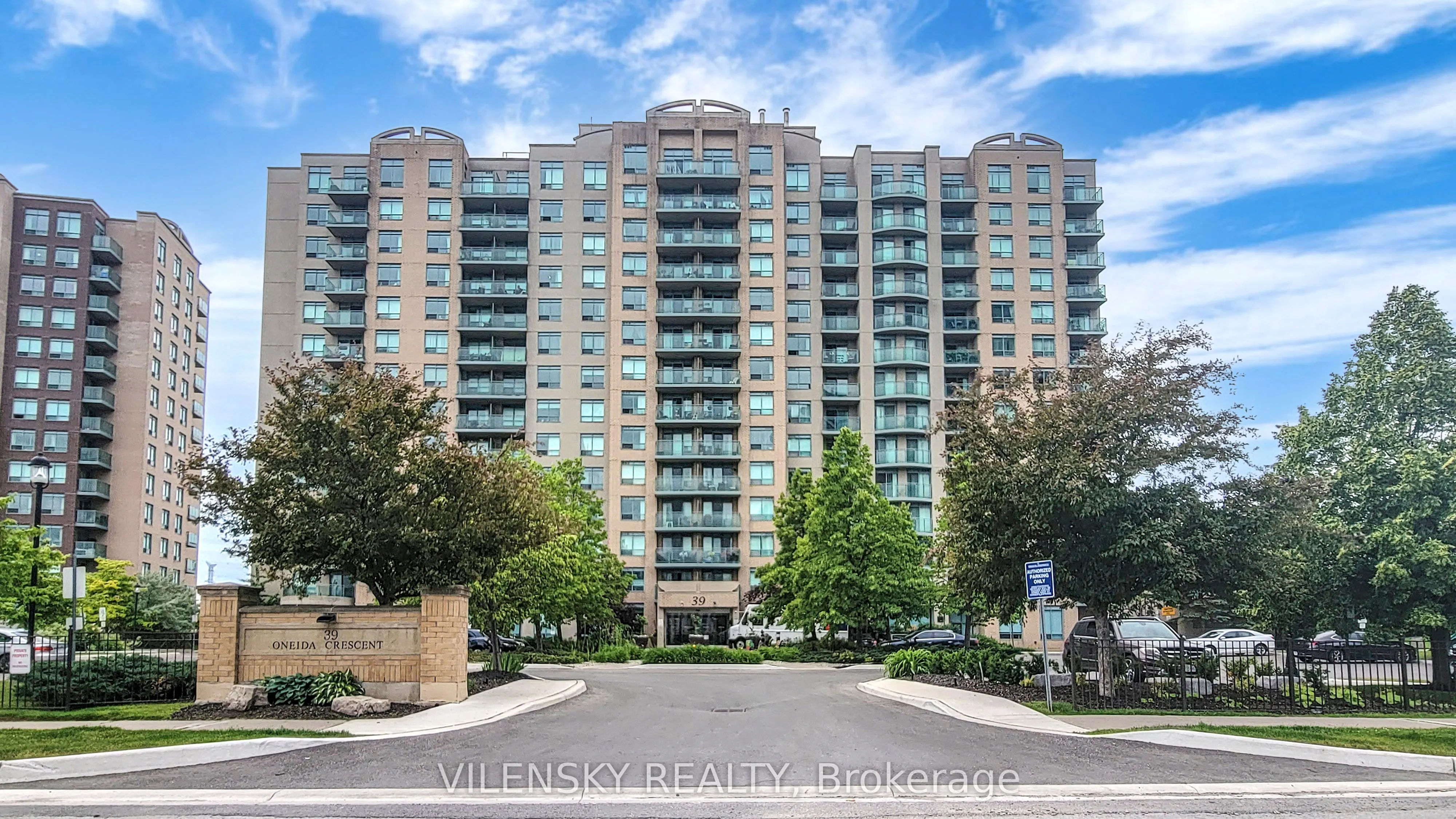 39 Oneida Crescent, #215