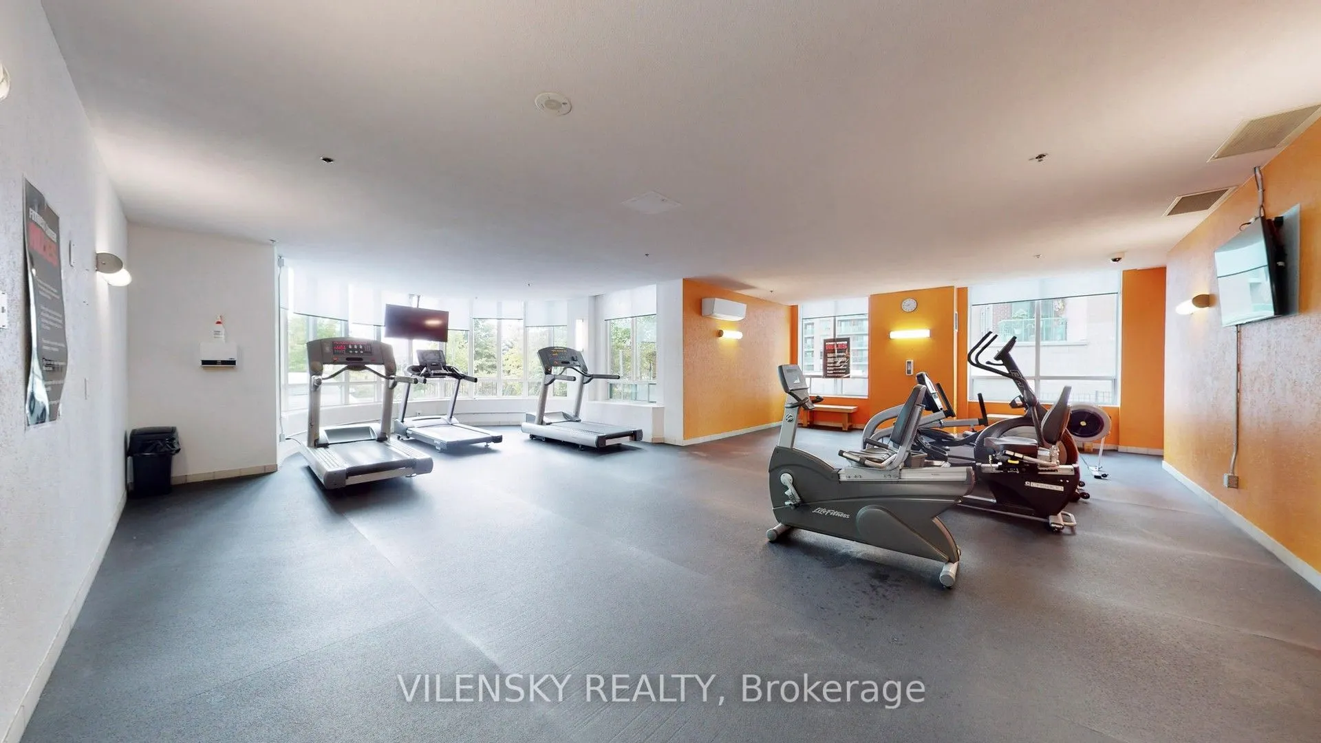 39 Oneida Crescent, #215