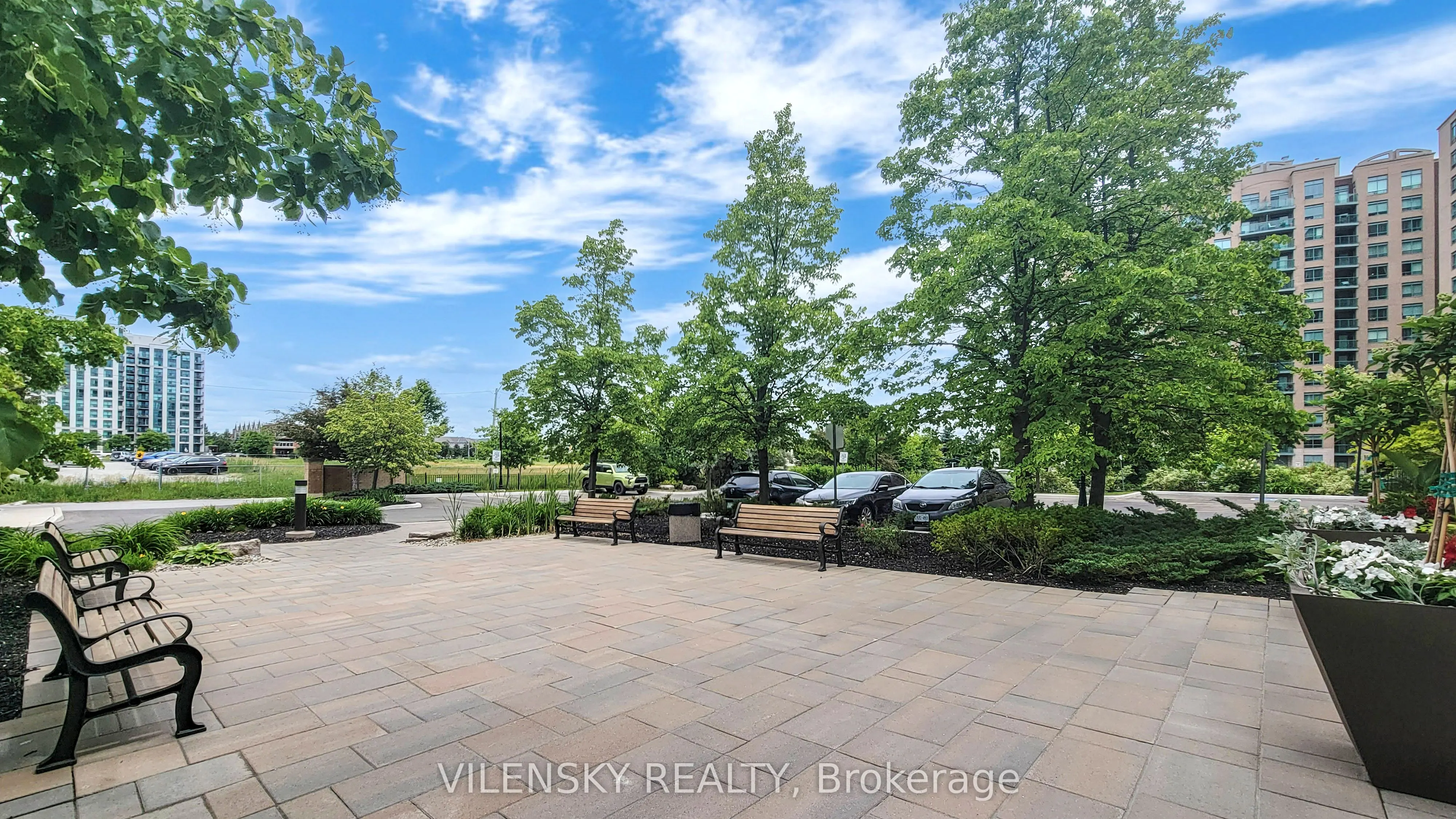 39 Oneida Crescent, #215