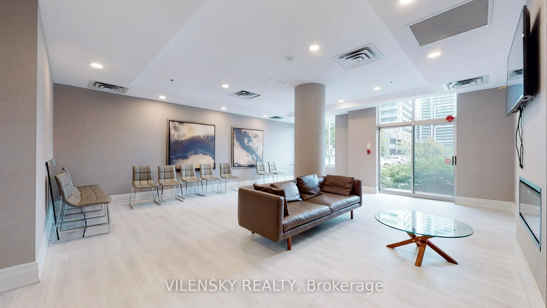 39 Oneida Crescent, #215