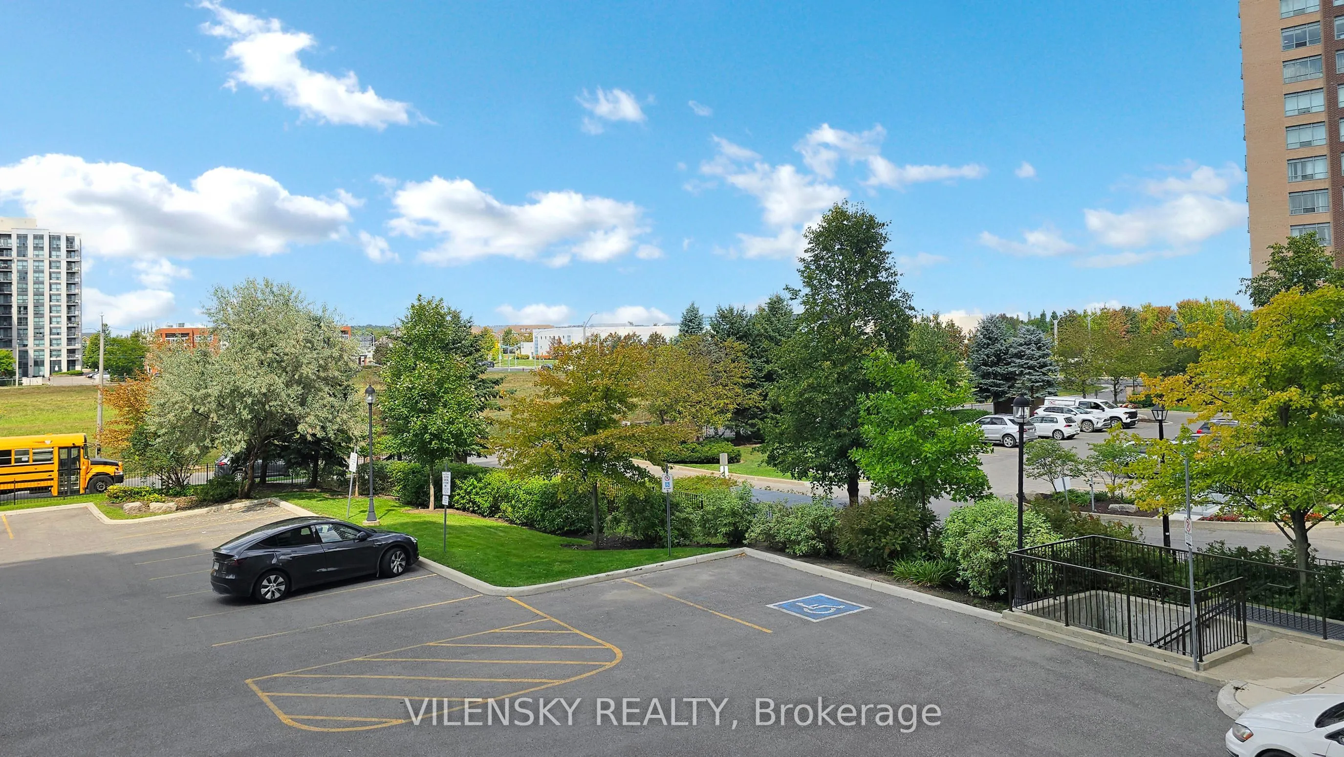 39 Oneida Crescent, #215