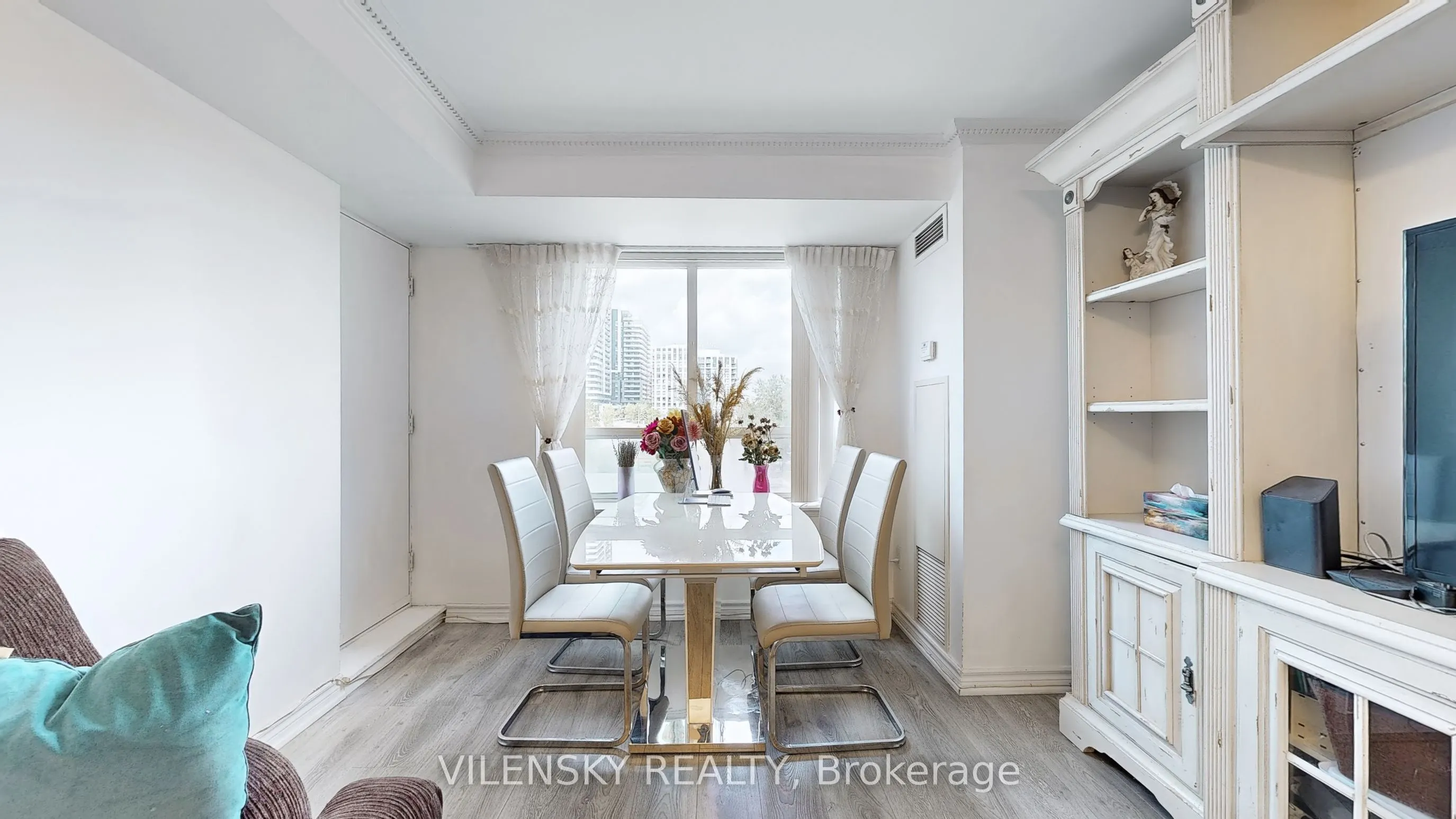 39 Oneida Crescent, #215