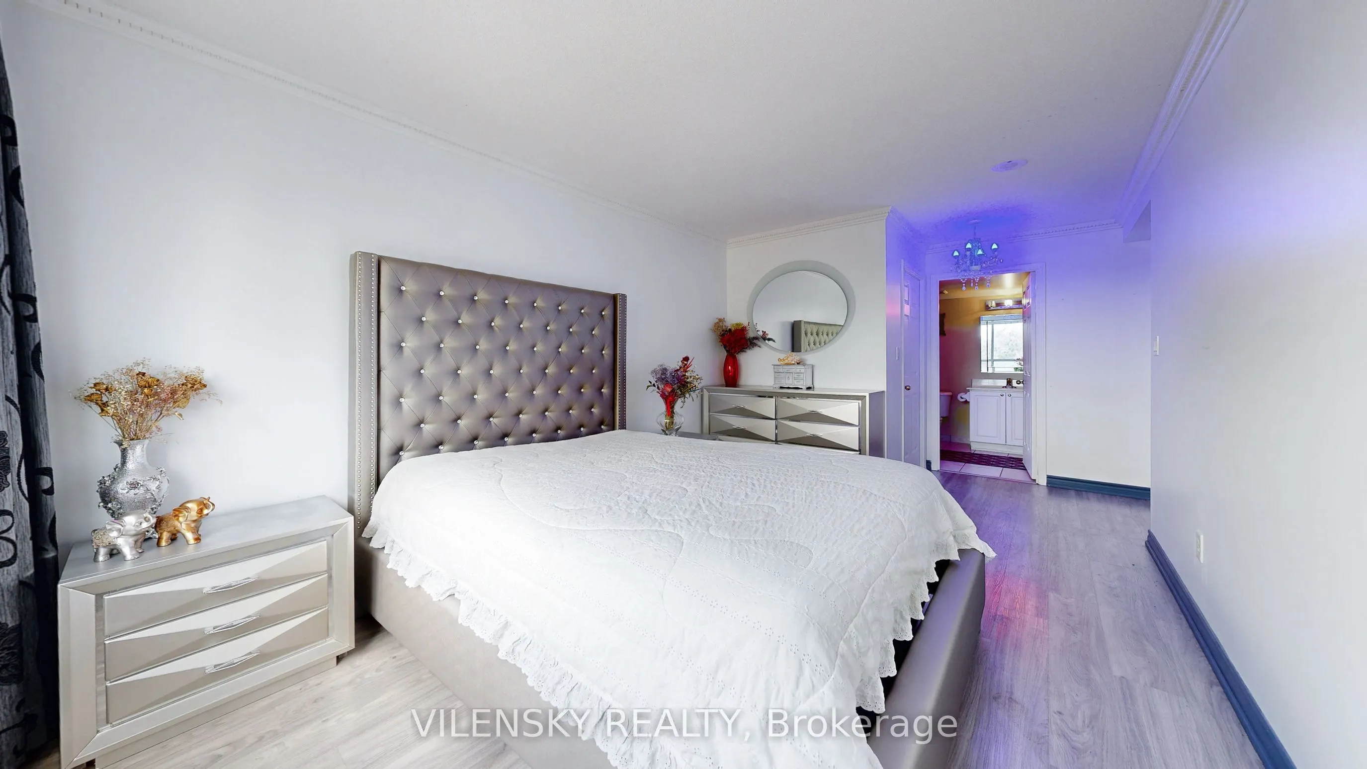 39 Oneida Crescent, #215