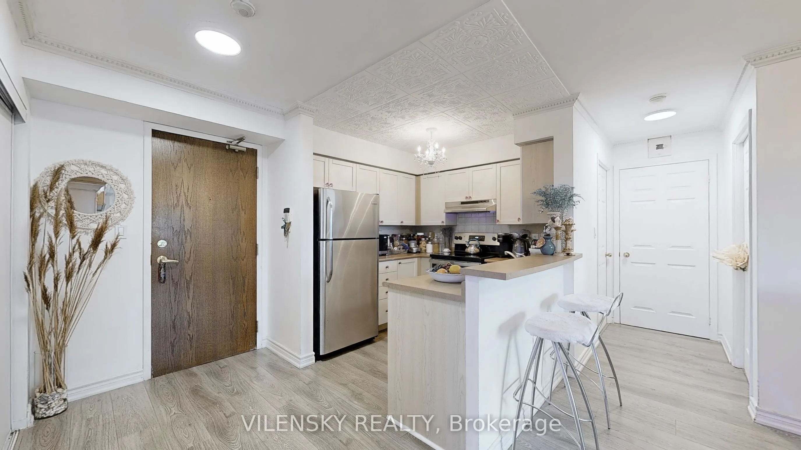 39 Oneida Crescent, #215