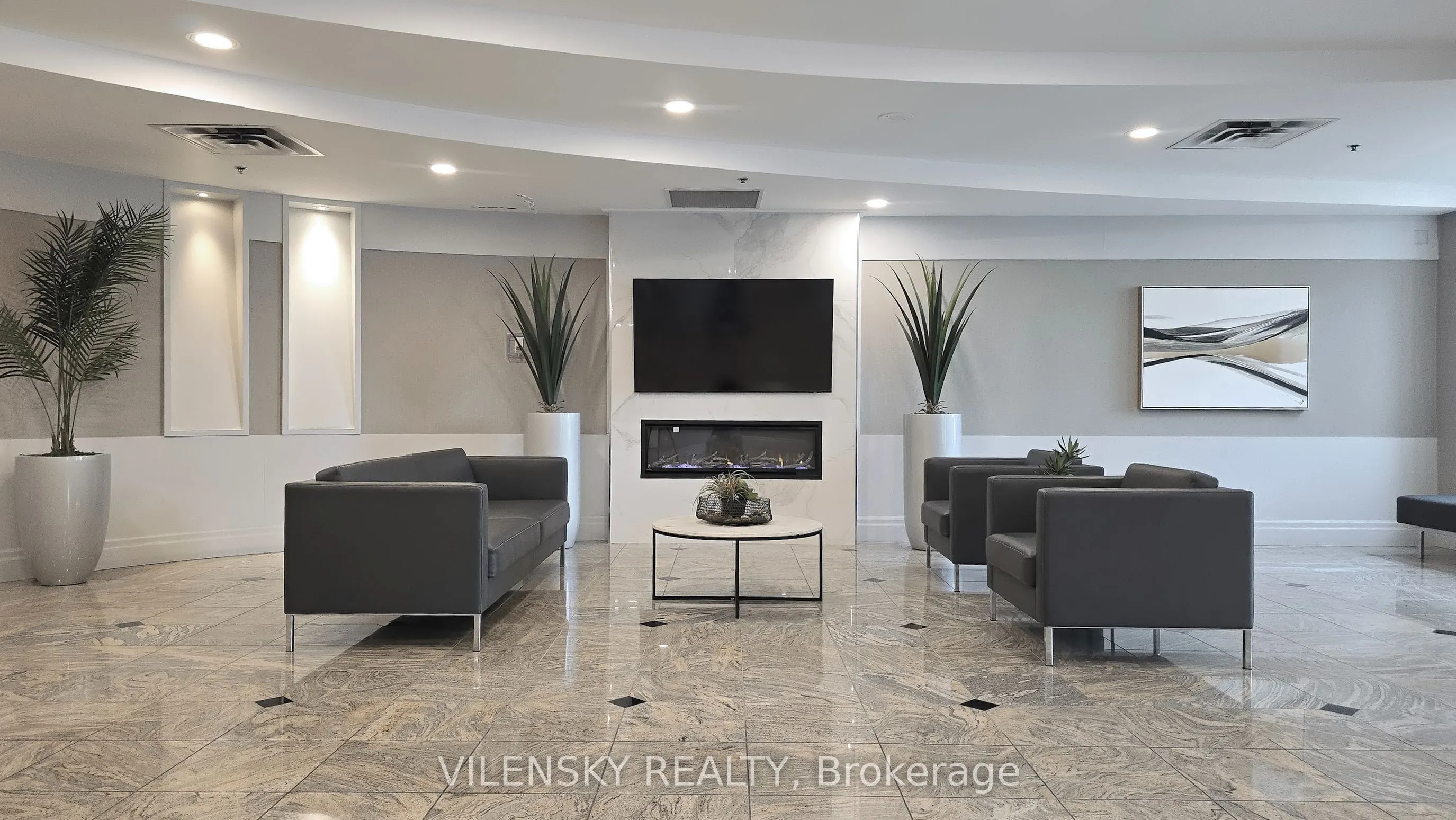 39 Oneida Crescent, #215