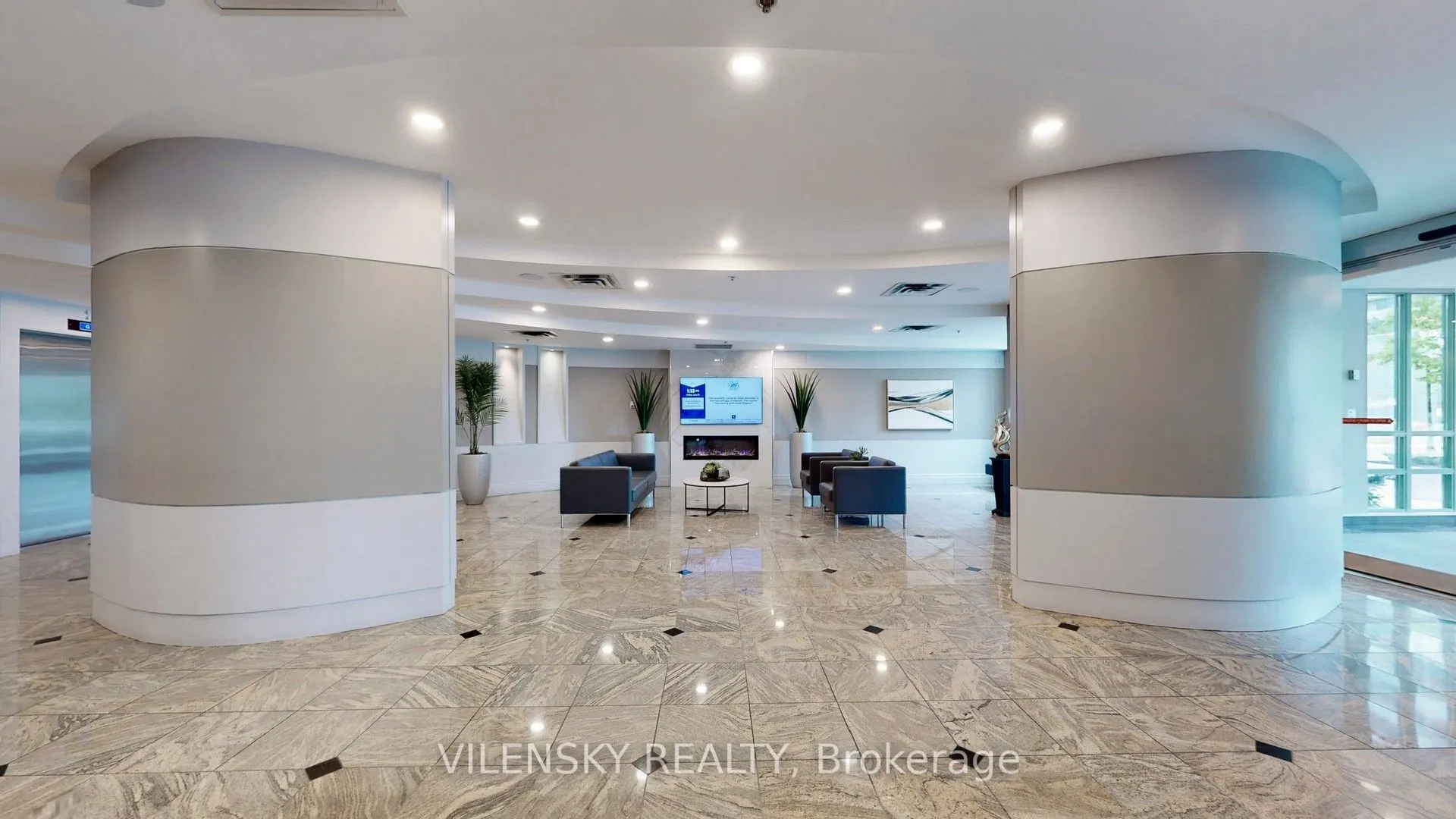 39 Oneida Crescent, #215