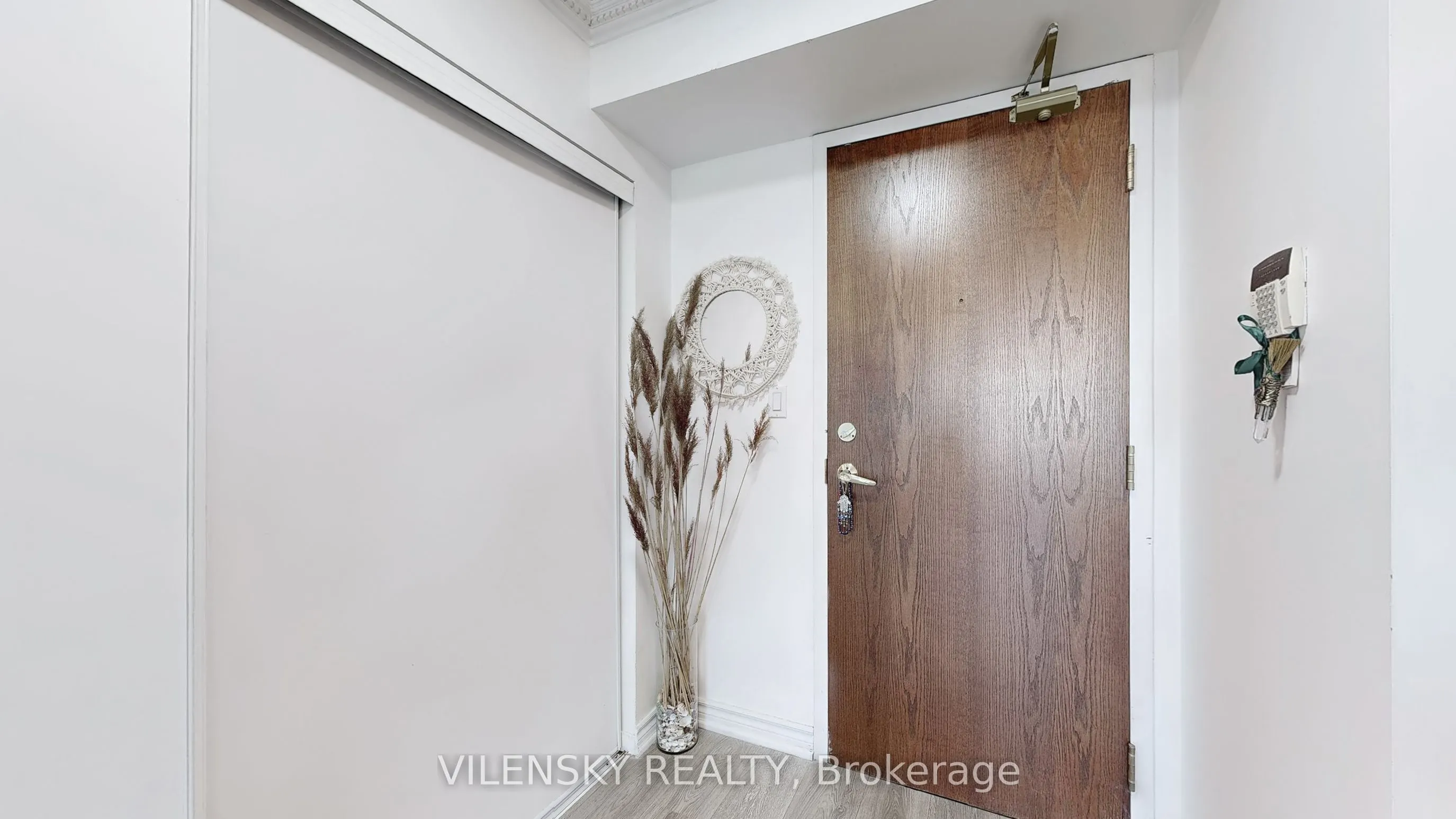 39 Oneida Crescent, #215