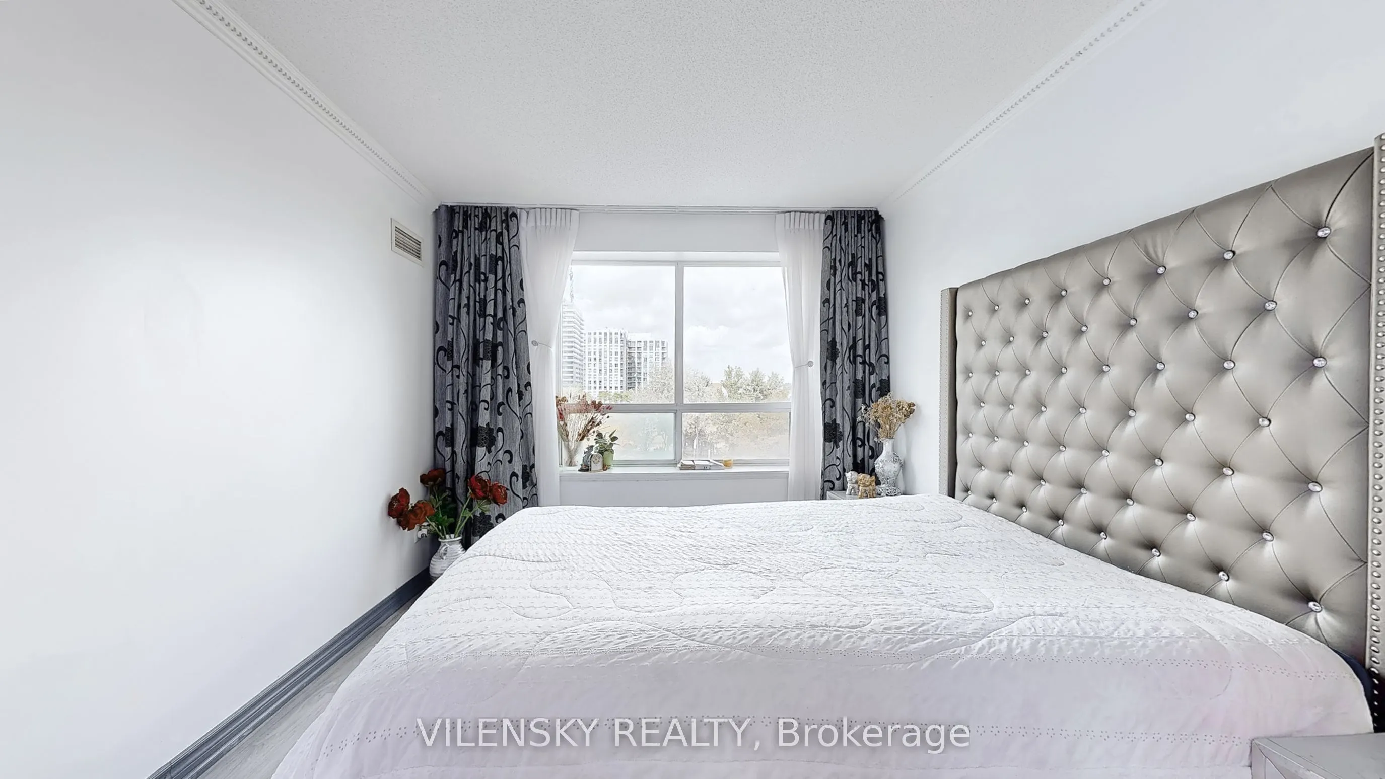 39 Oneida Crescent, #215