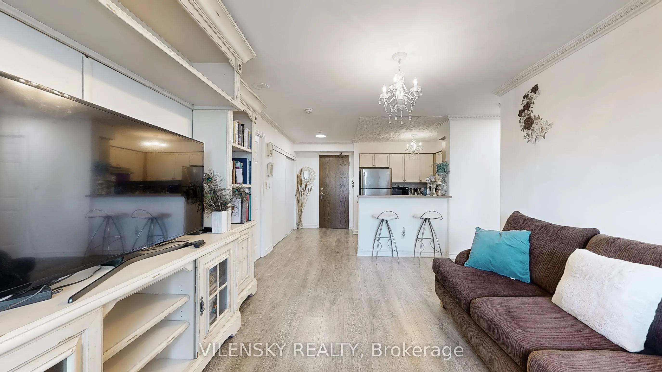 39 Oneida Crescent, #215