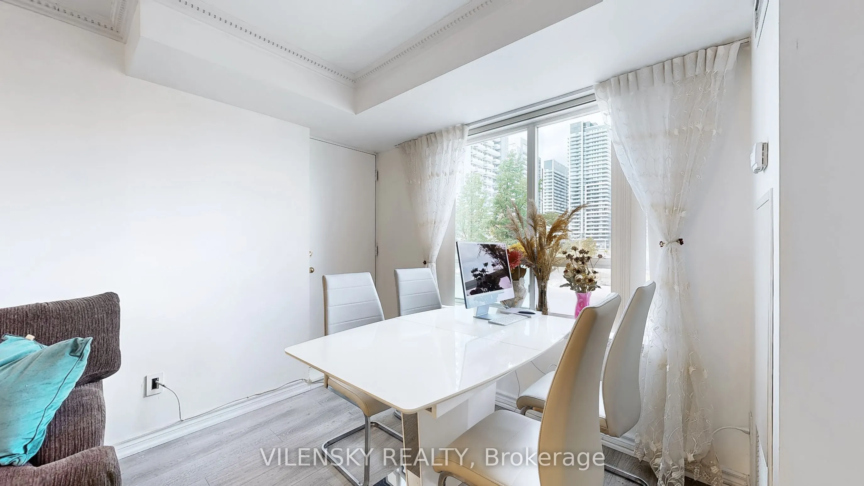 39 Oneida Crescent, #215