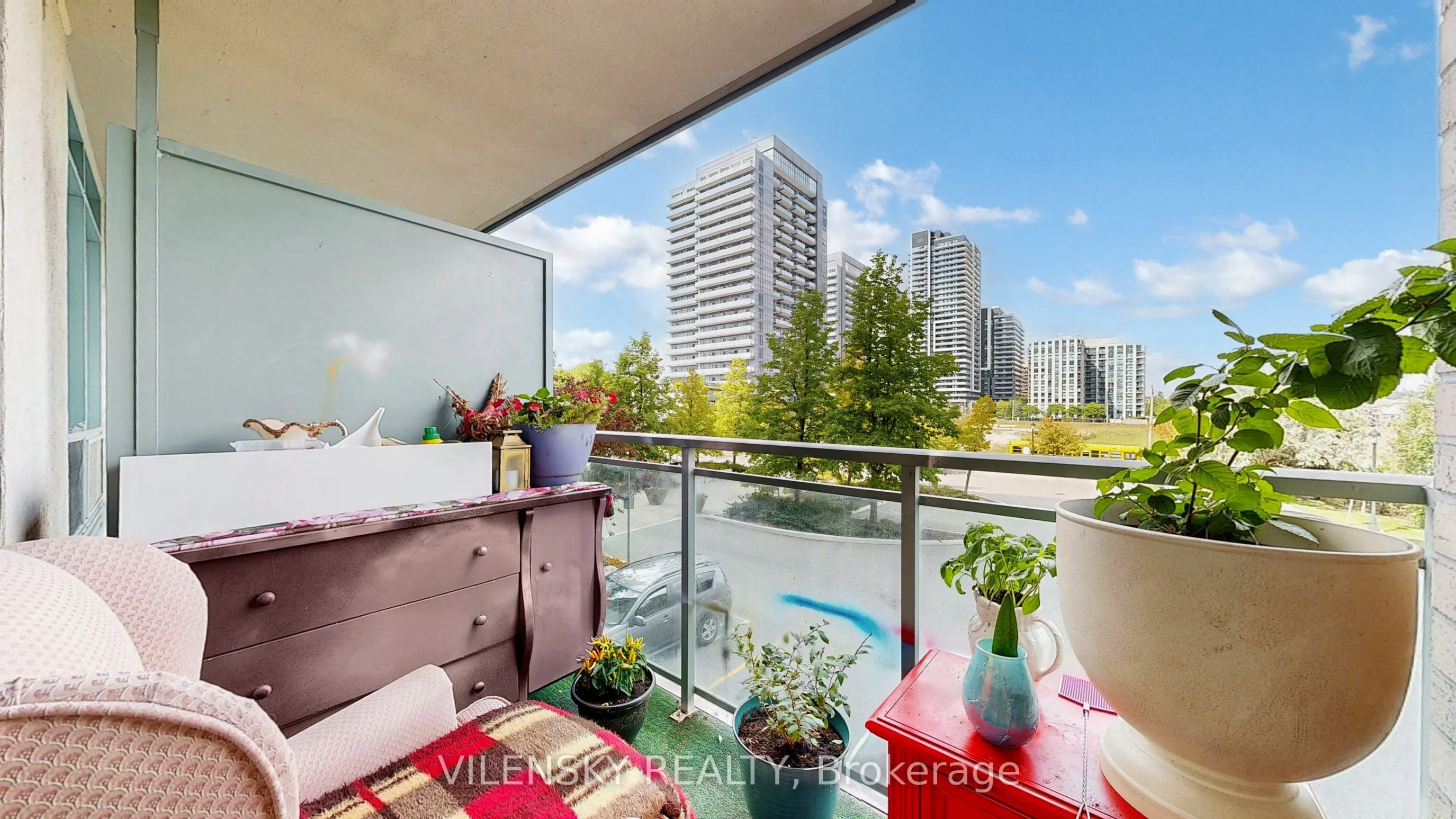 39 Oneida Crescent, #215