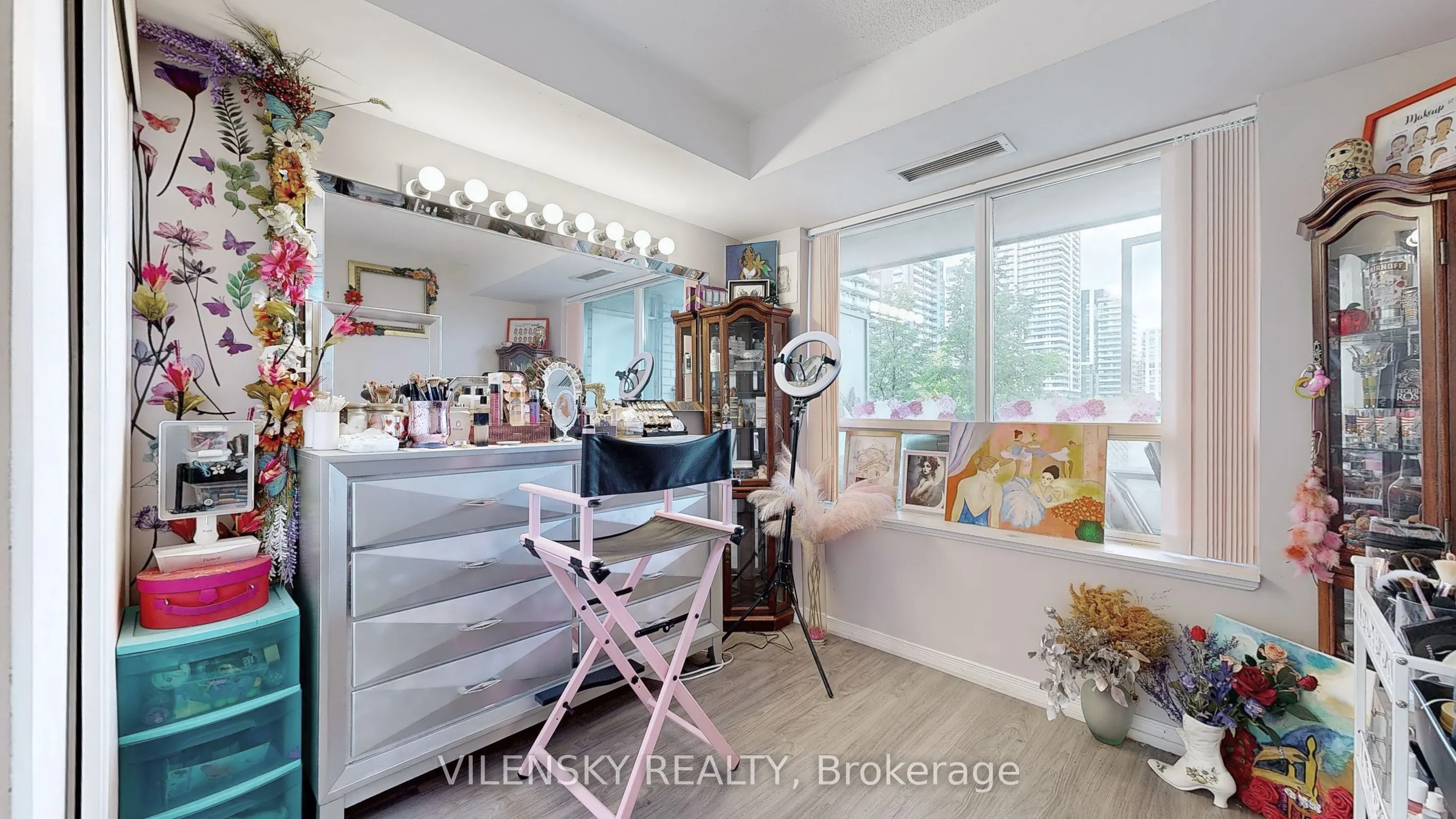 39 Oneida Crescent, #215