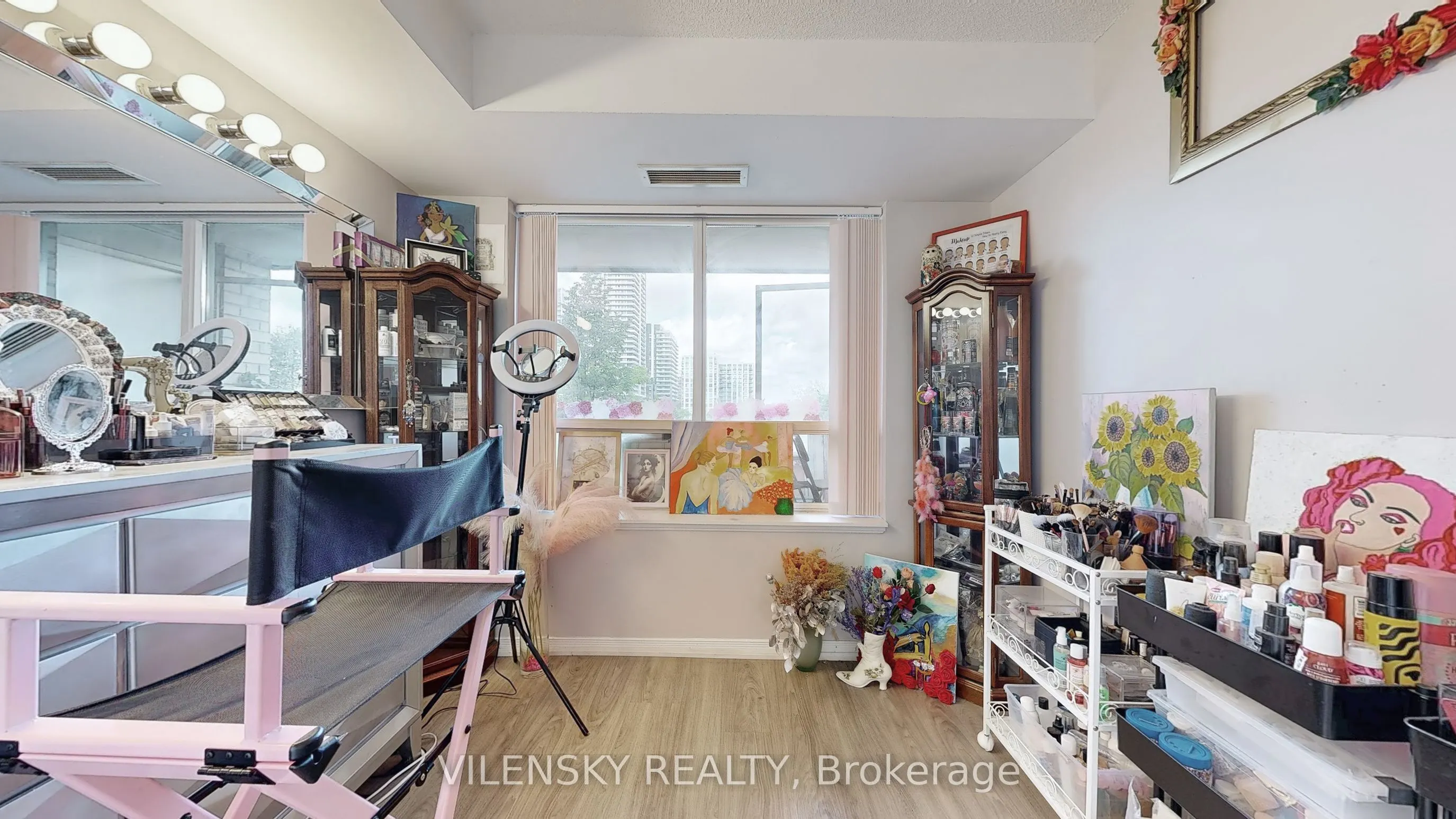 39 Oneida Crescent, #215