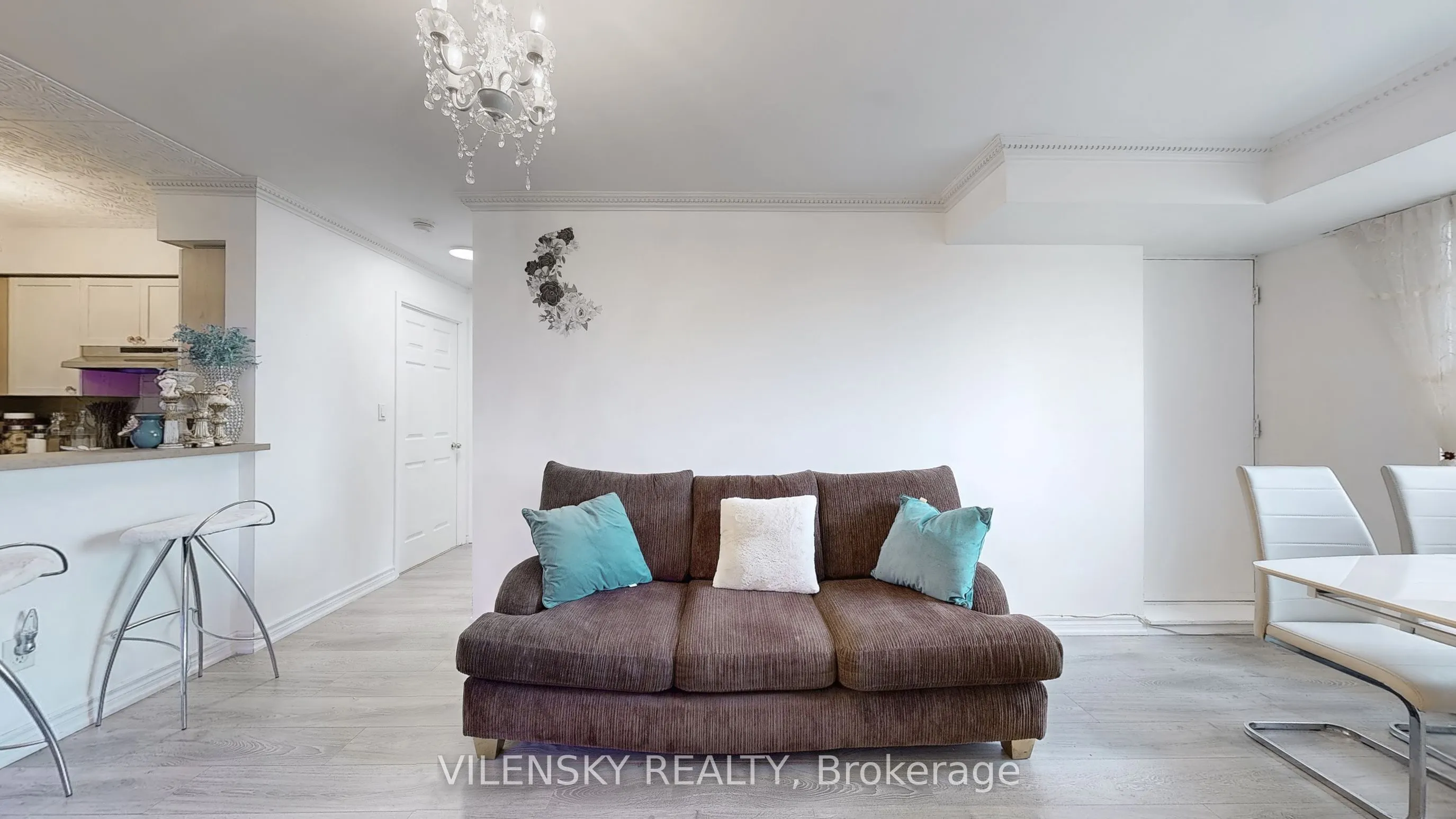 39 Oneida Crescent, #215