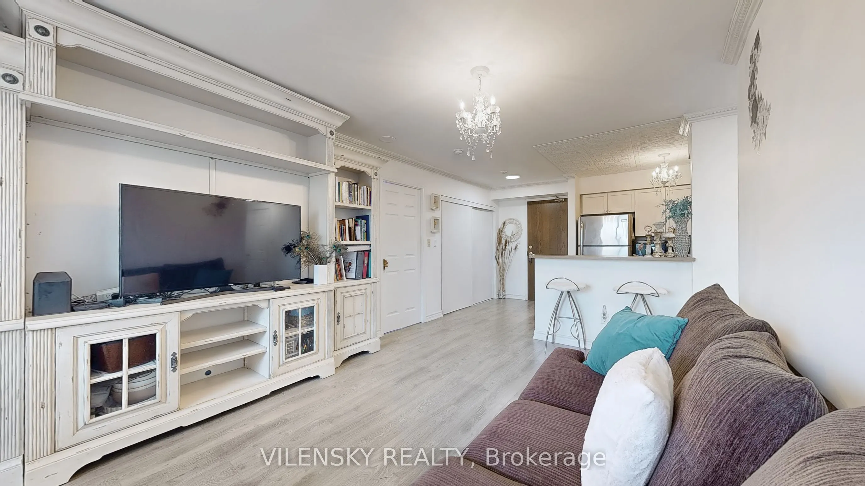 39 Oneida Crescent, #215