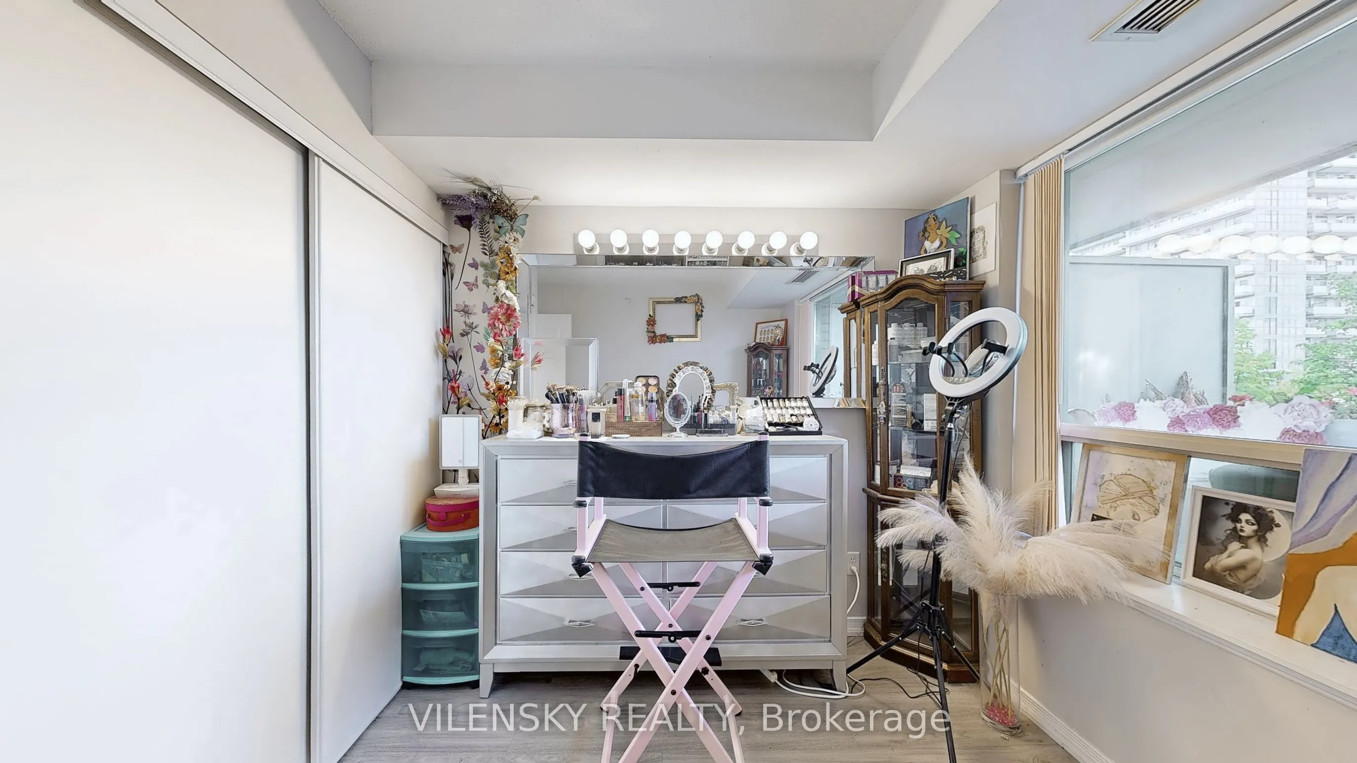 39 Oneida Crescent, #215