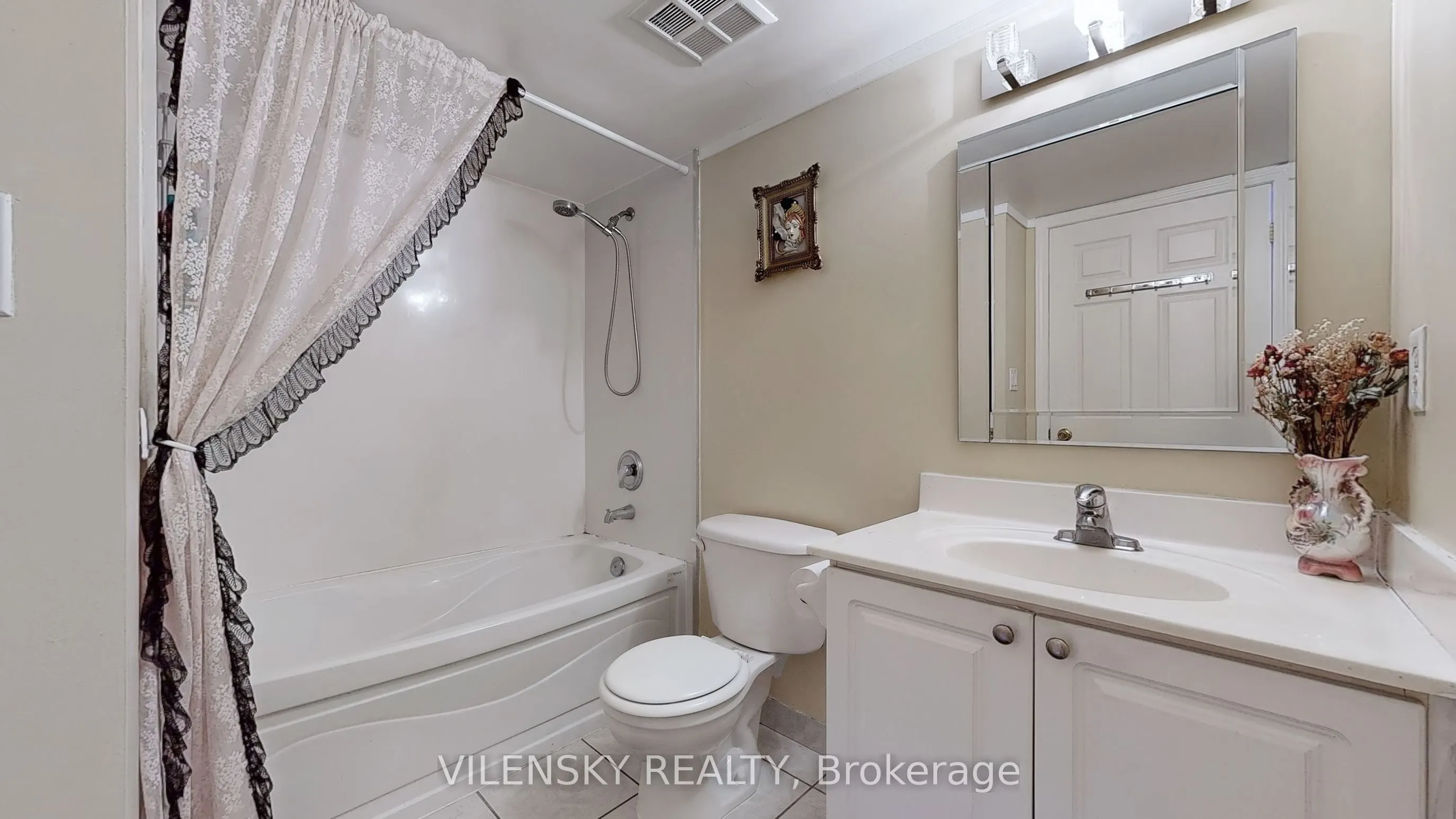 39 Oneida Crescent, #215