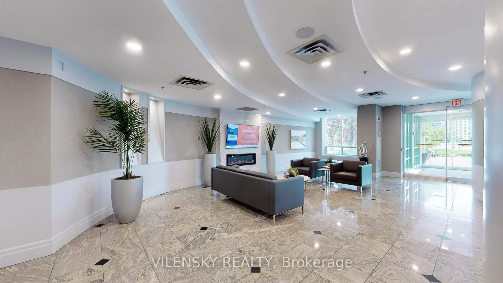 39 Oneida Crescent, #215