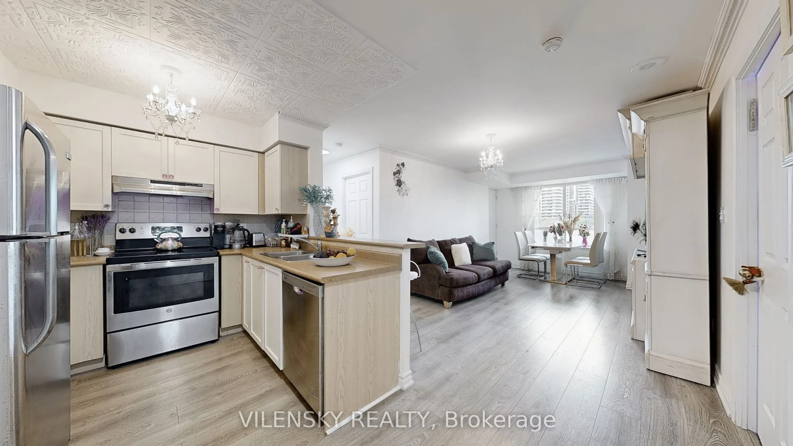 39 Oneida Crescent, #215