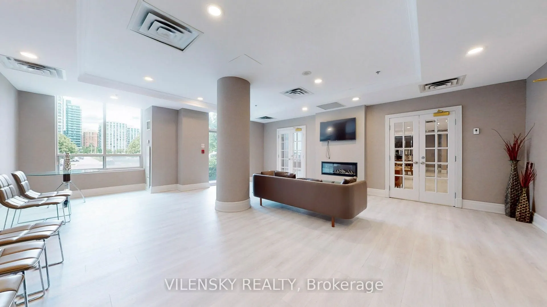 39 Oneida Crescent, #215