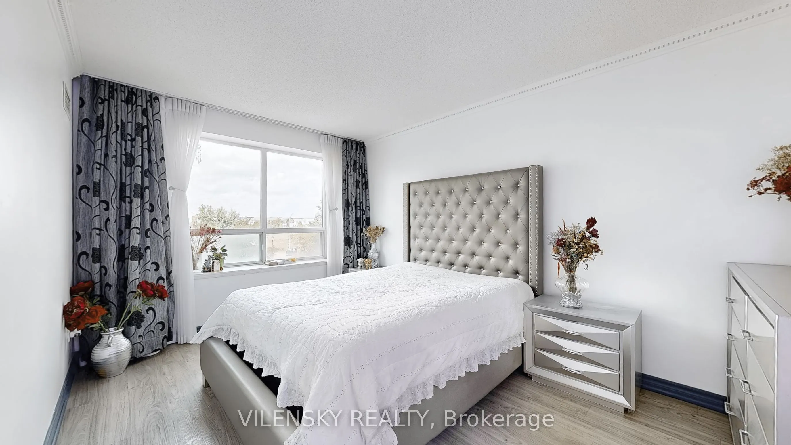 39 Oneida Crescent, #215