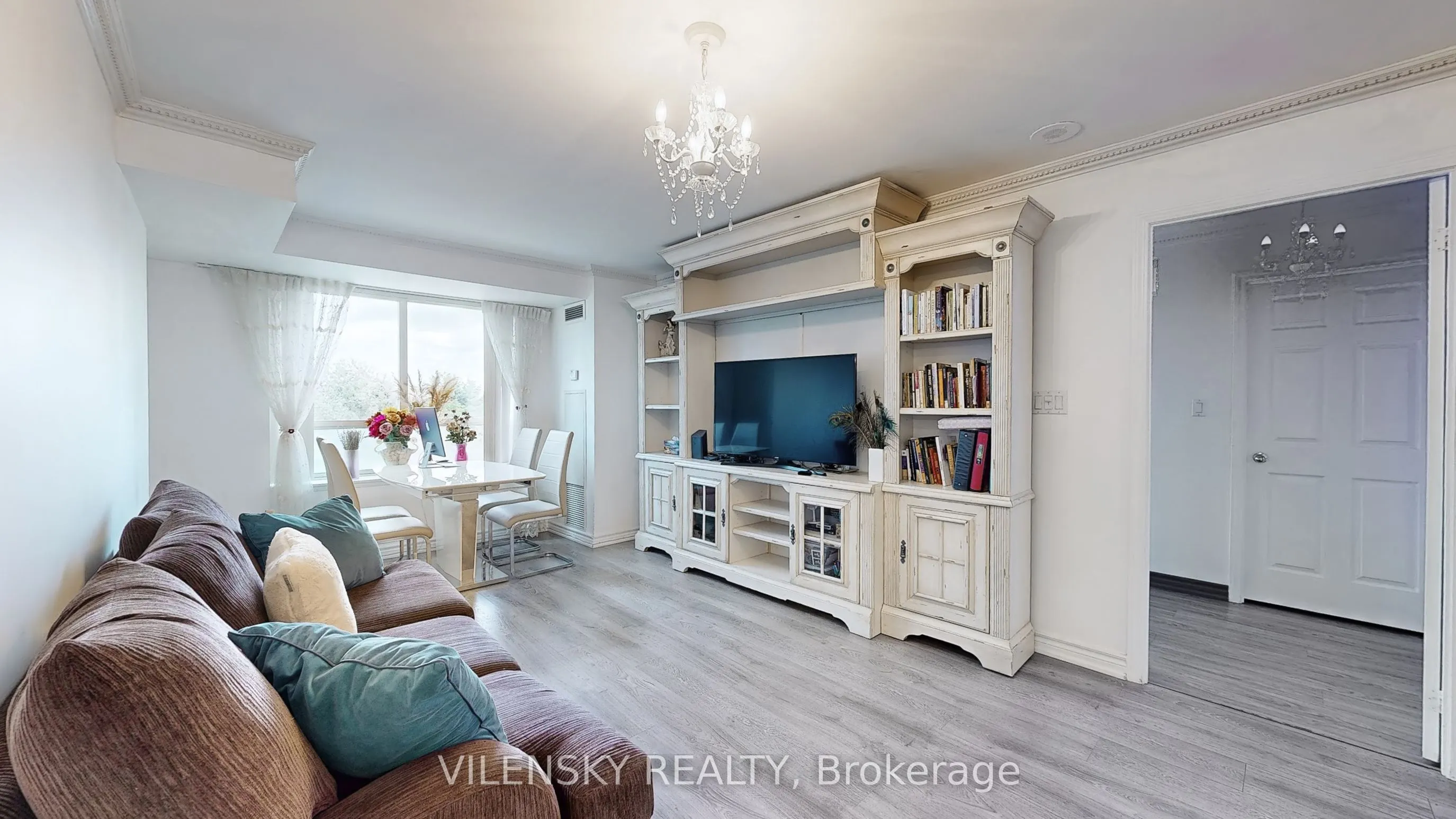 39 Oneida Crescent, #215