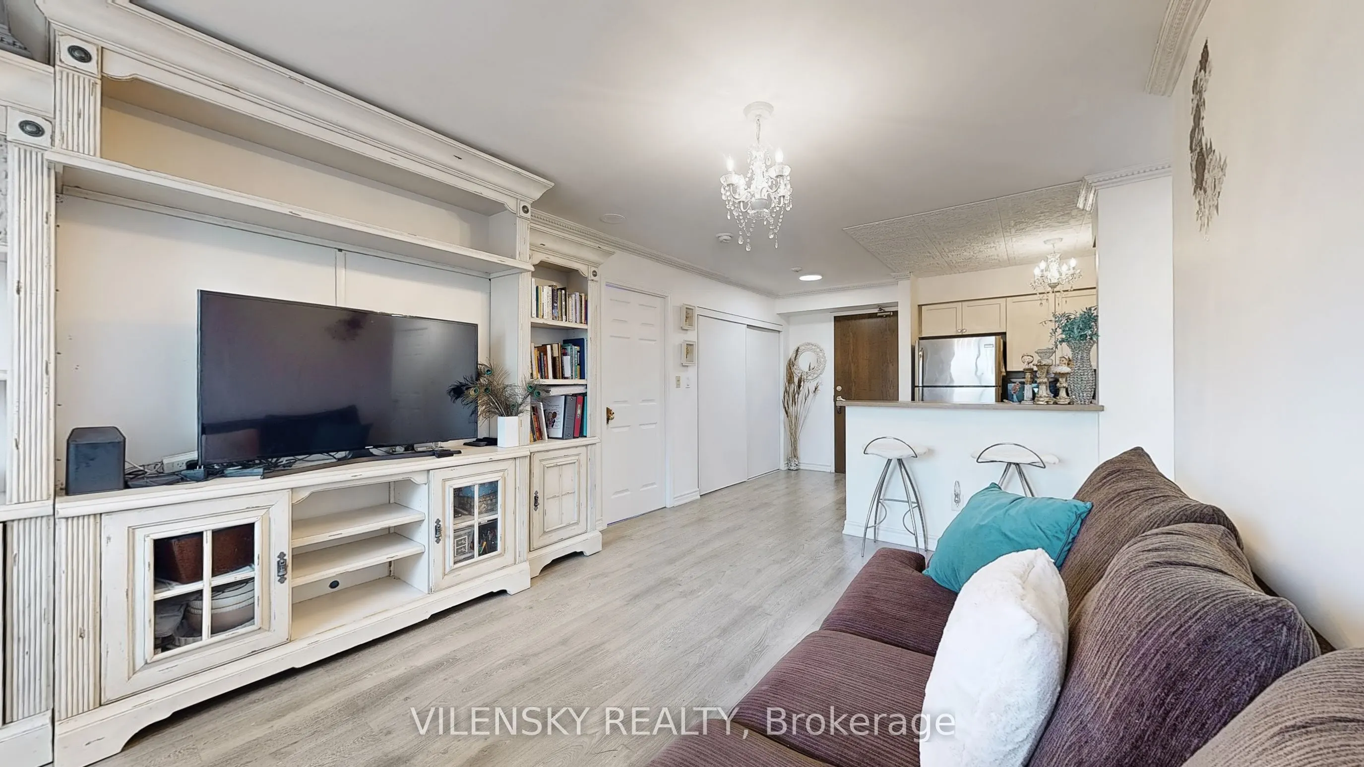 39 Oneida Crescent, #215