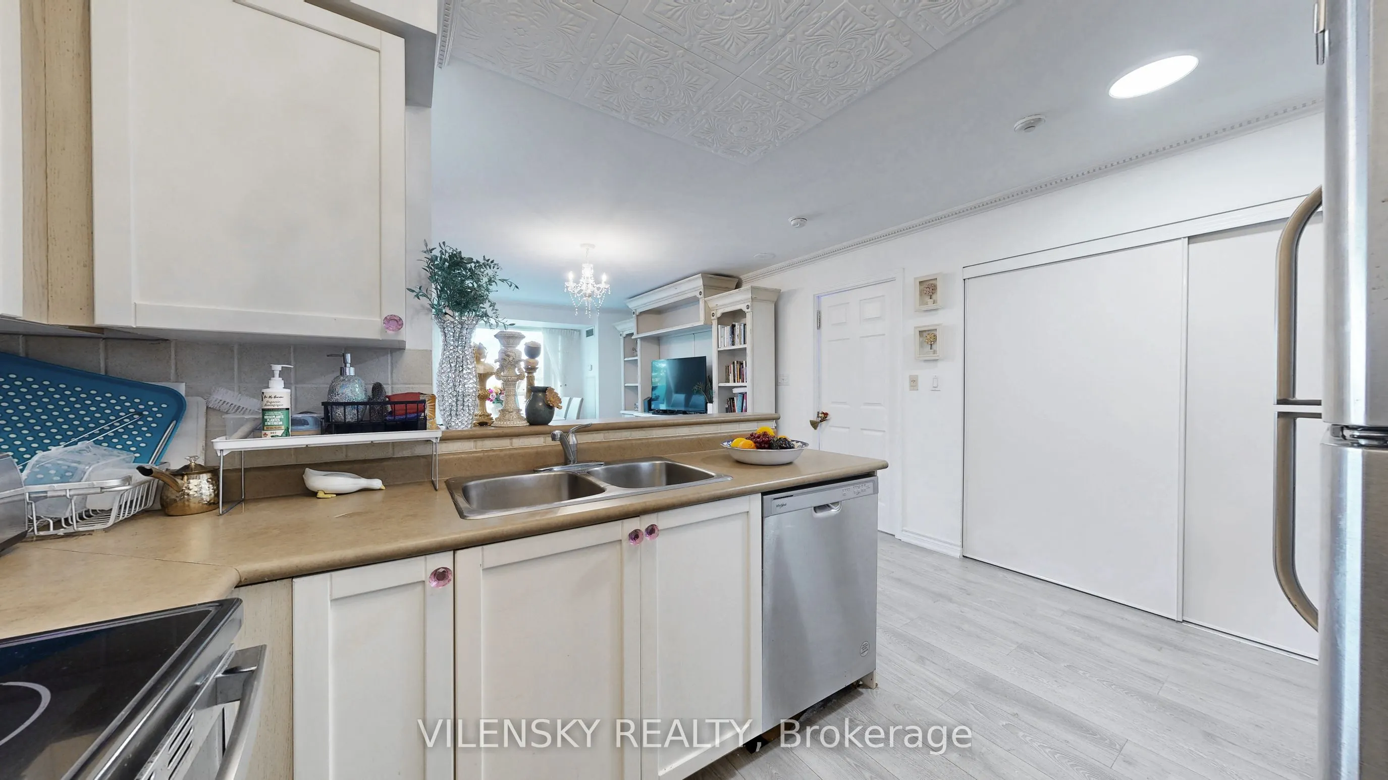 39 Oneida Crescent, #215