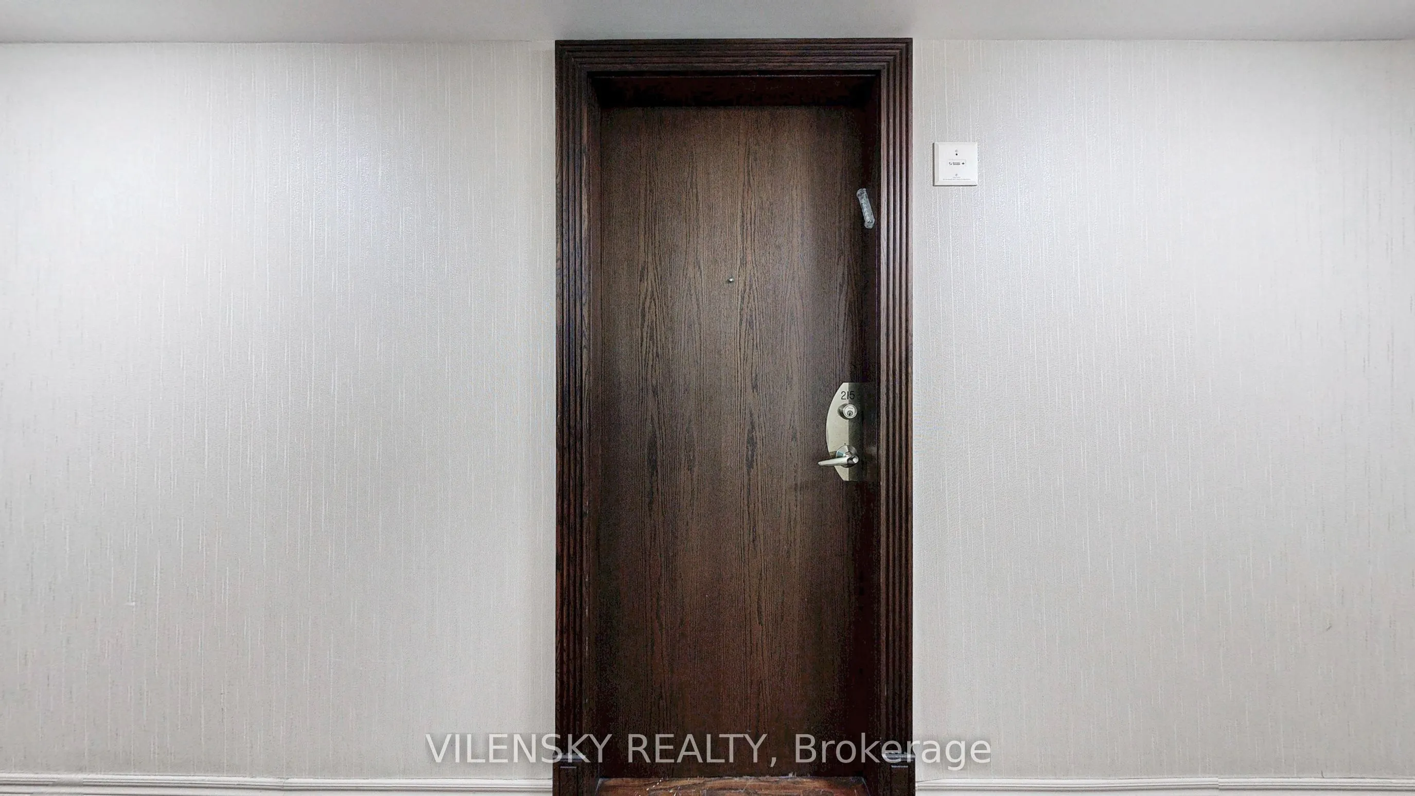 39 Oneida Crescent, #215