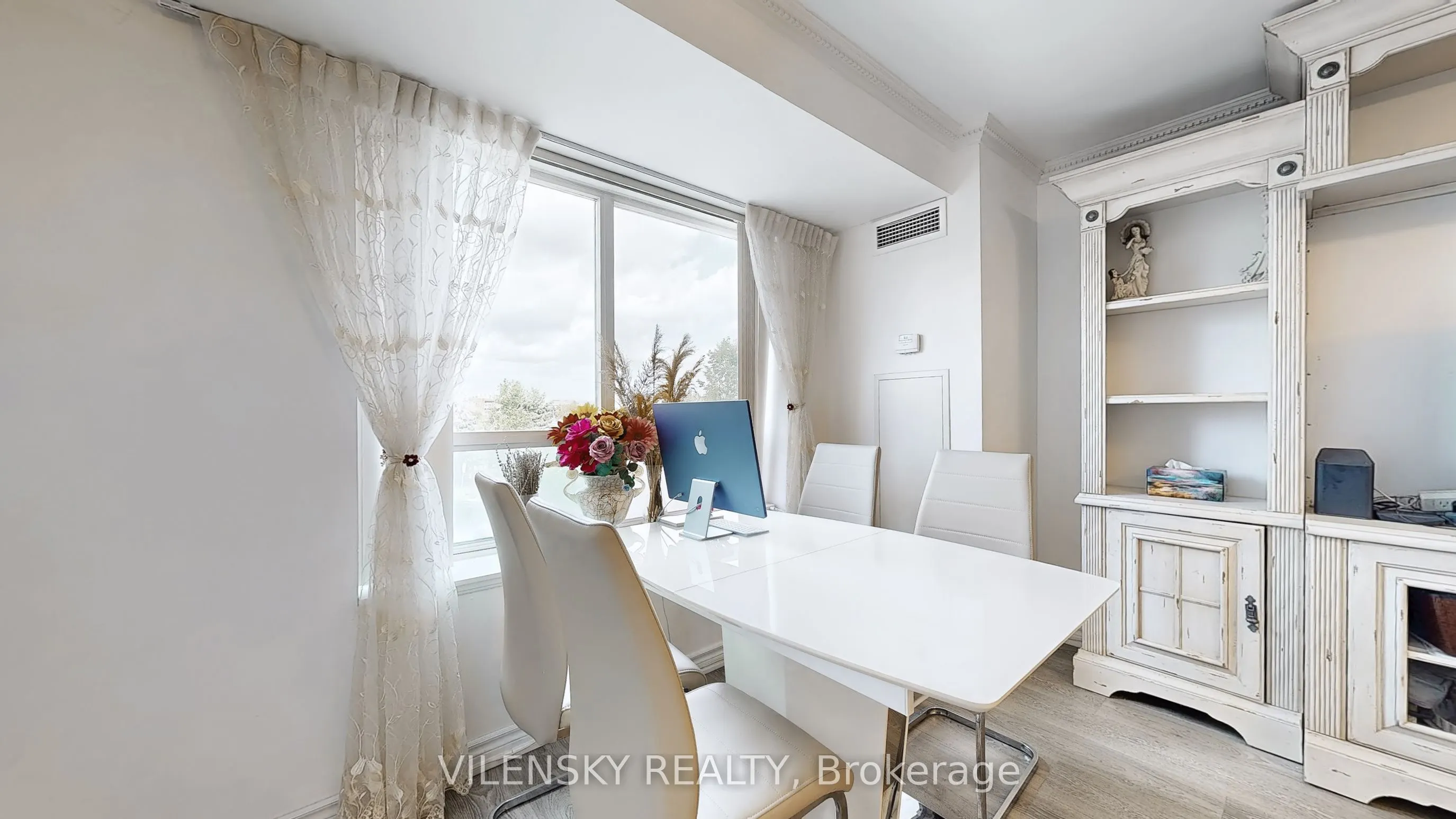 39 Oneida Crescent, #215