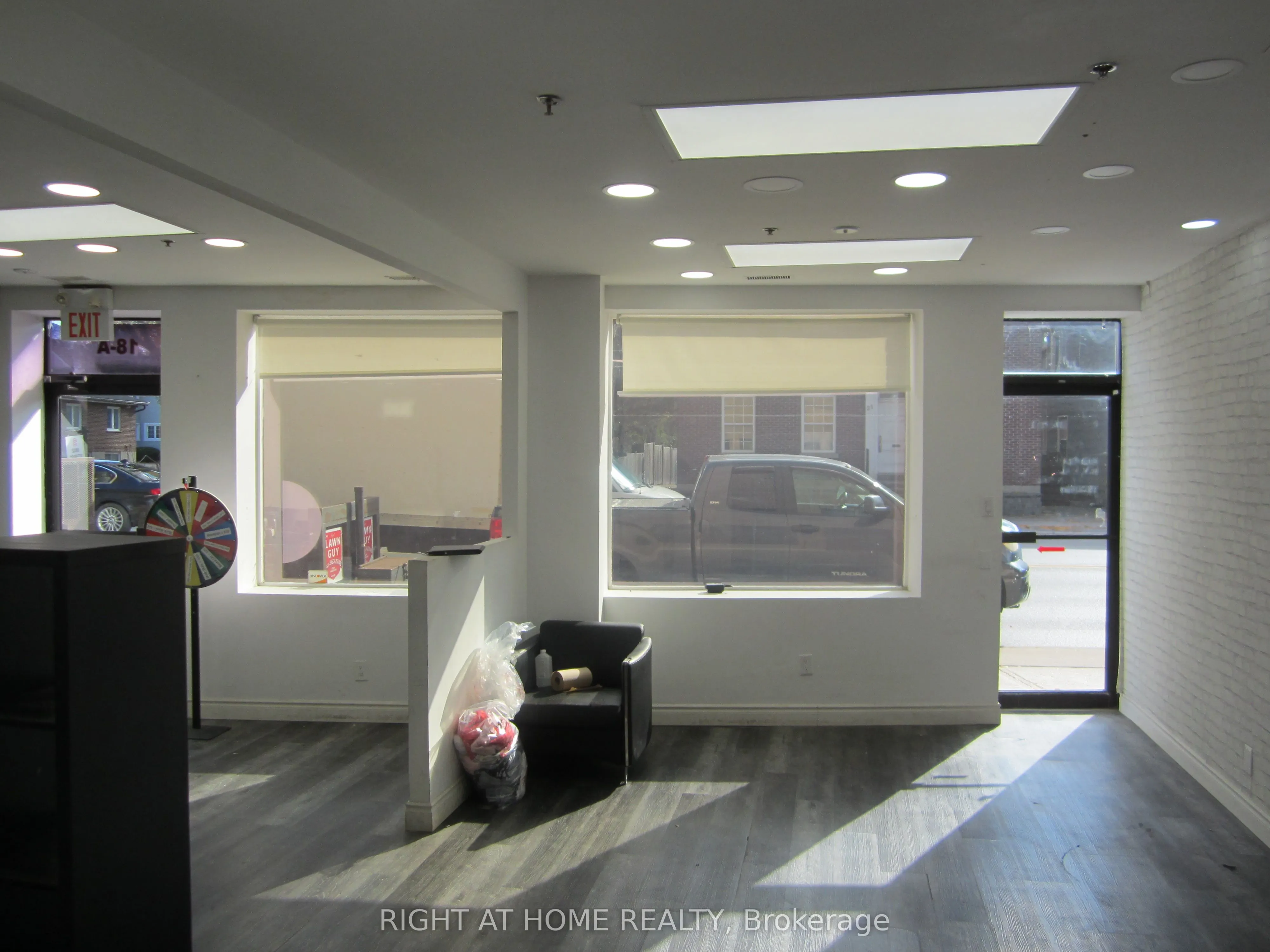 18 Wellington Street E, ##A