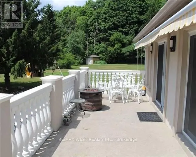 90 Stephanie Boulevard