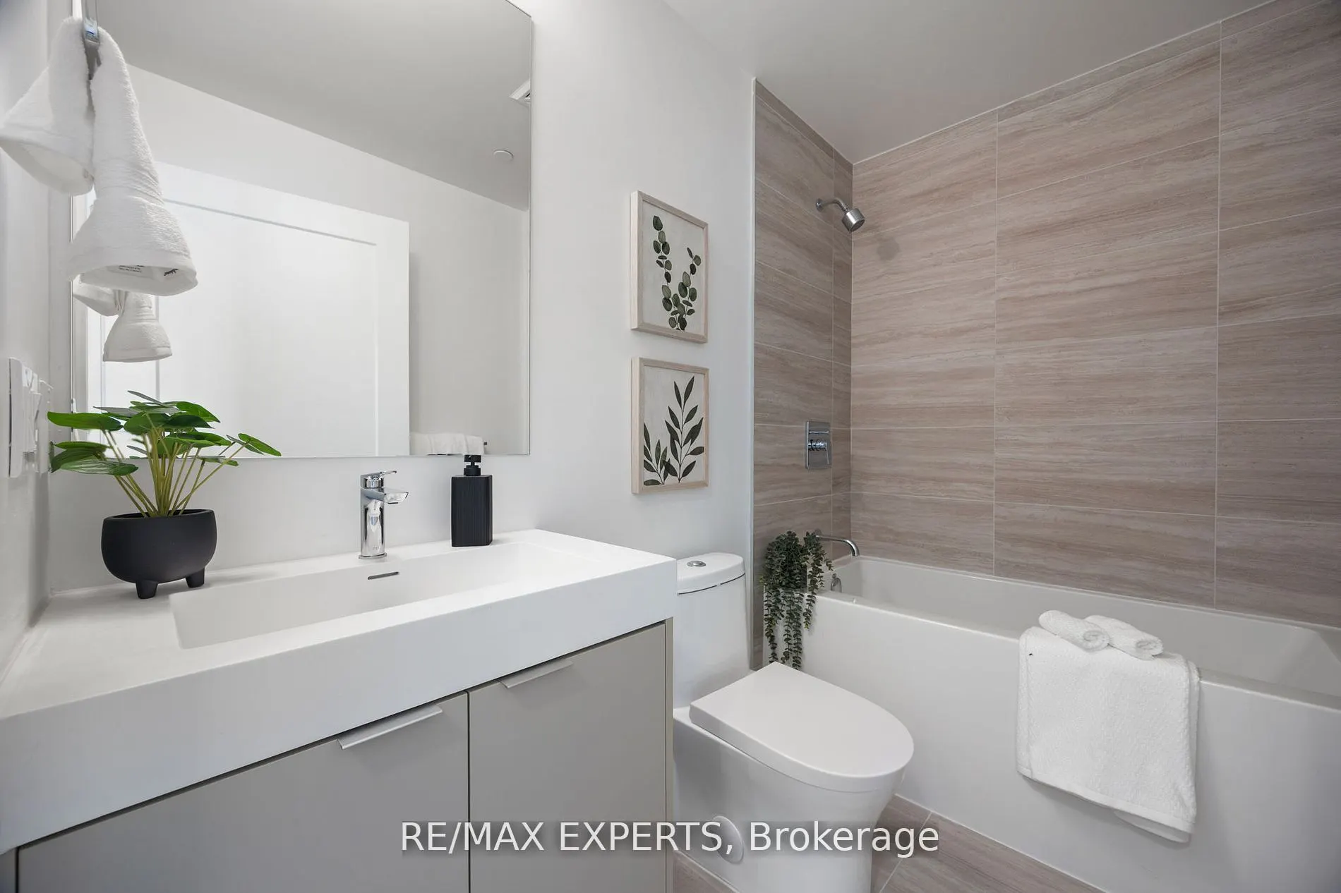 10 Abeja Street, #1414