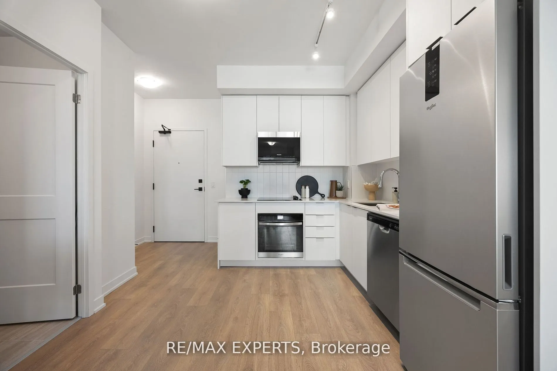 10 Abeja Street, #1414