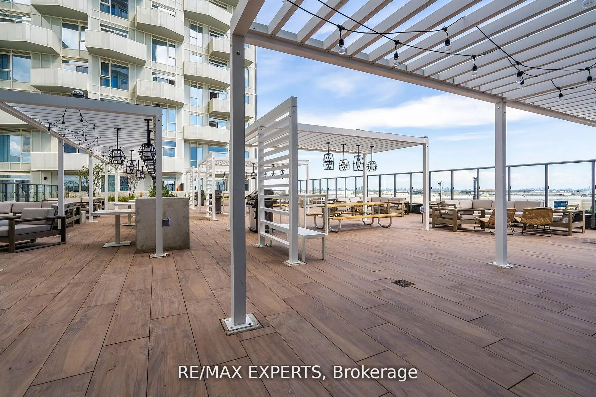 10 Abeja Street, #1414