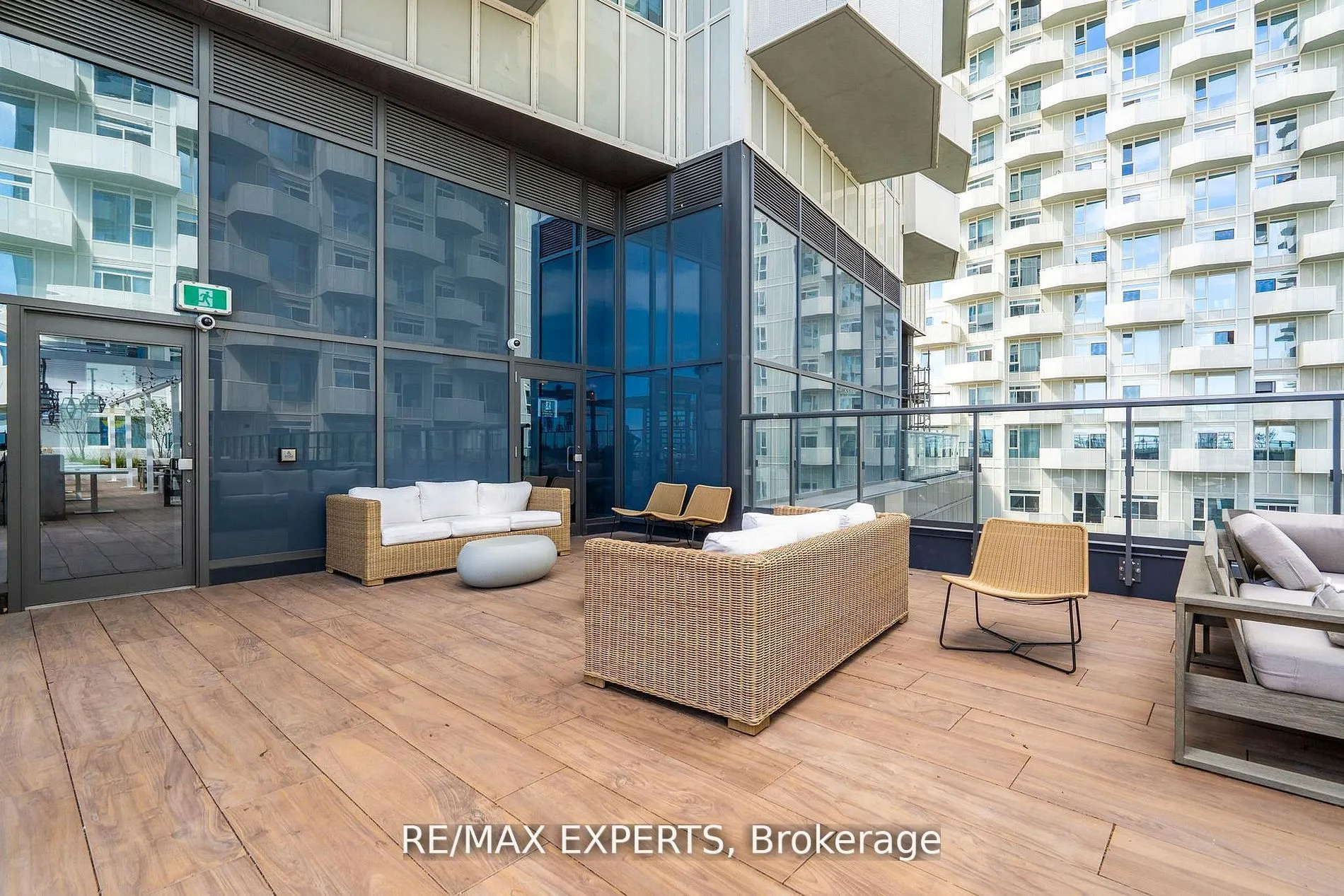 10 Abeja Street, #1414