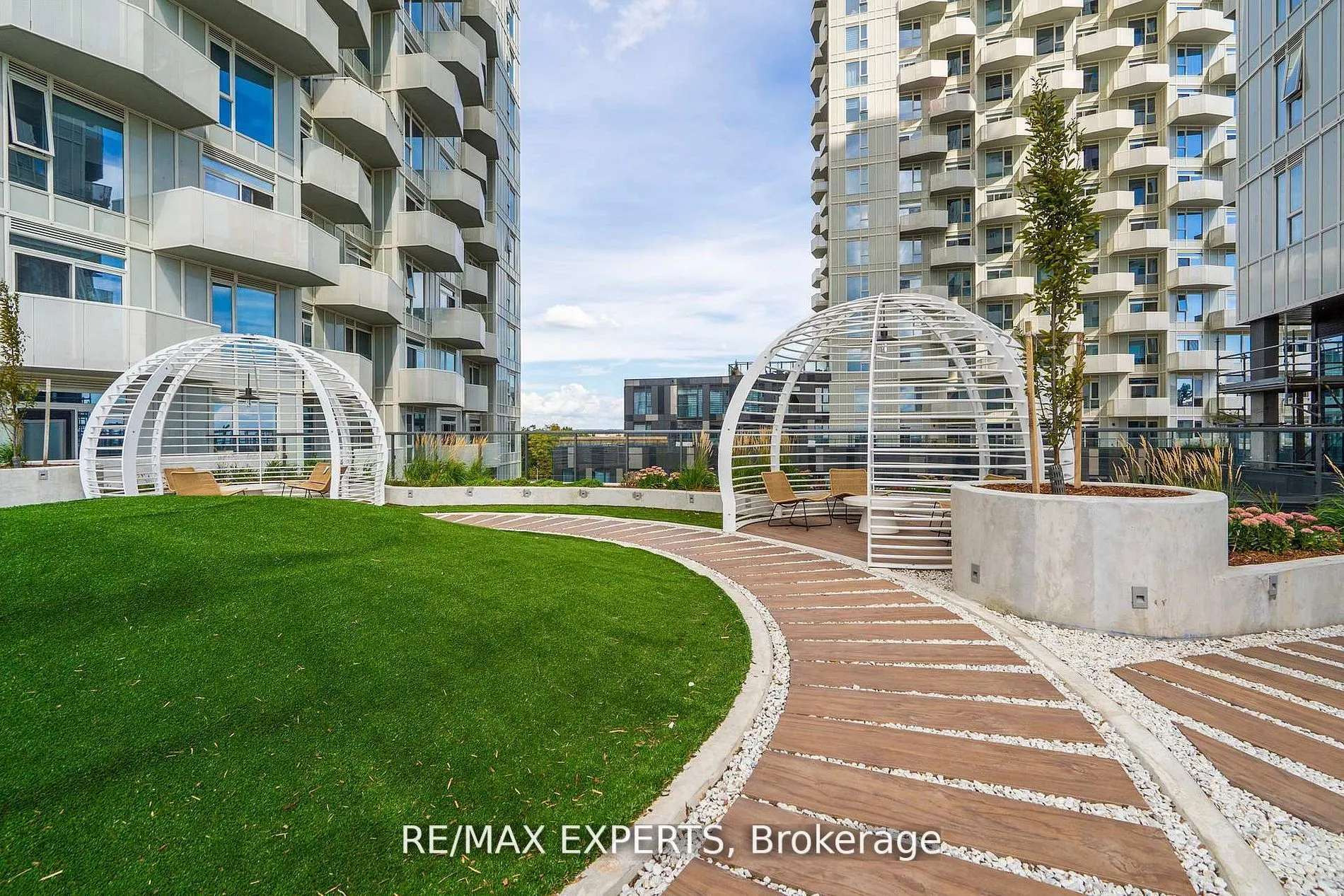 10 Abeja Street, #1414