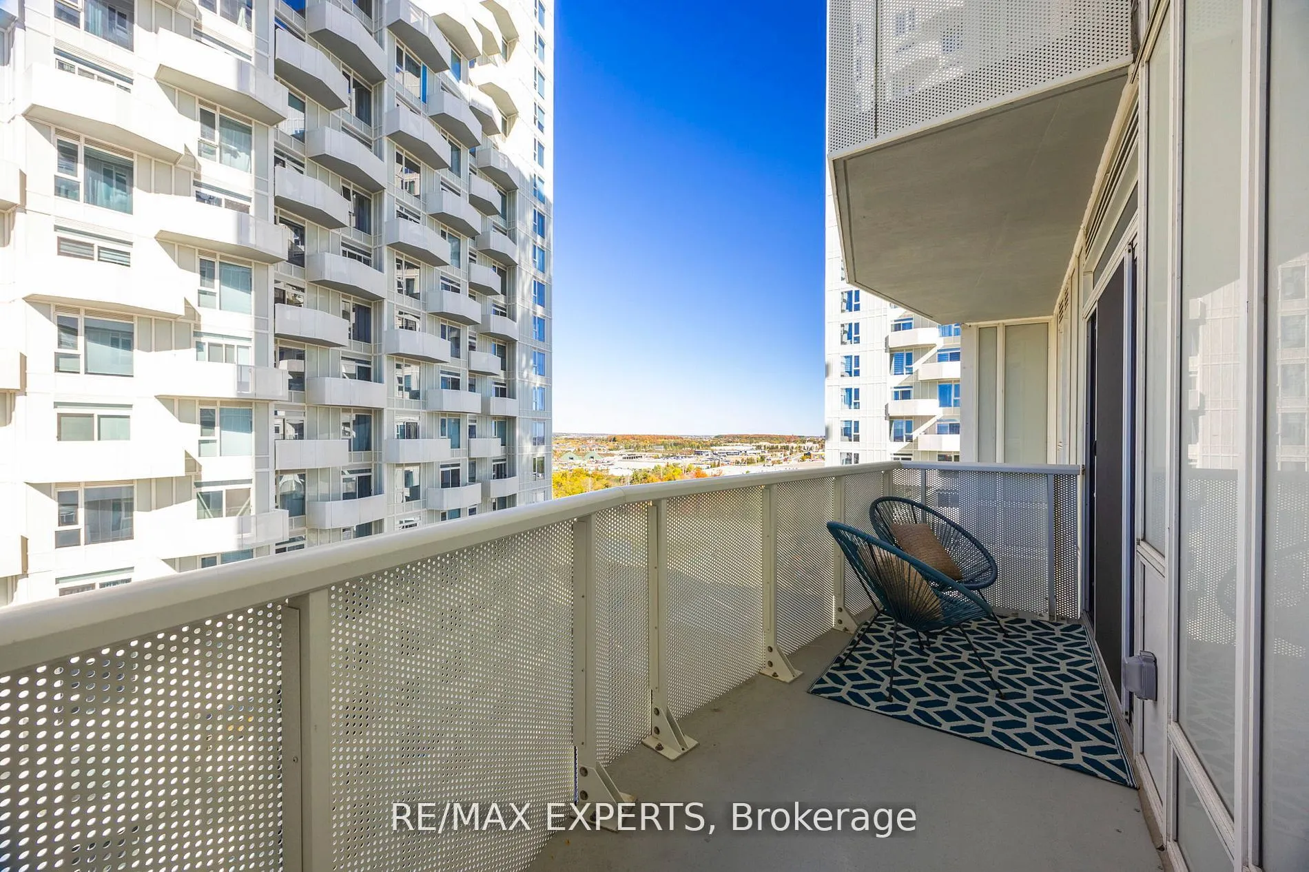 10 Abeja Street, #1414