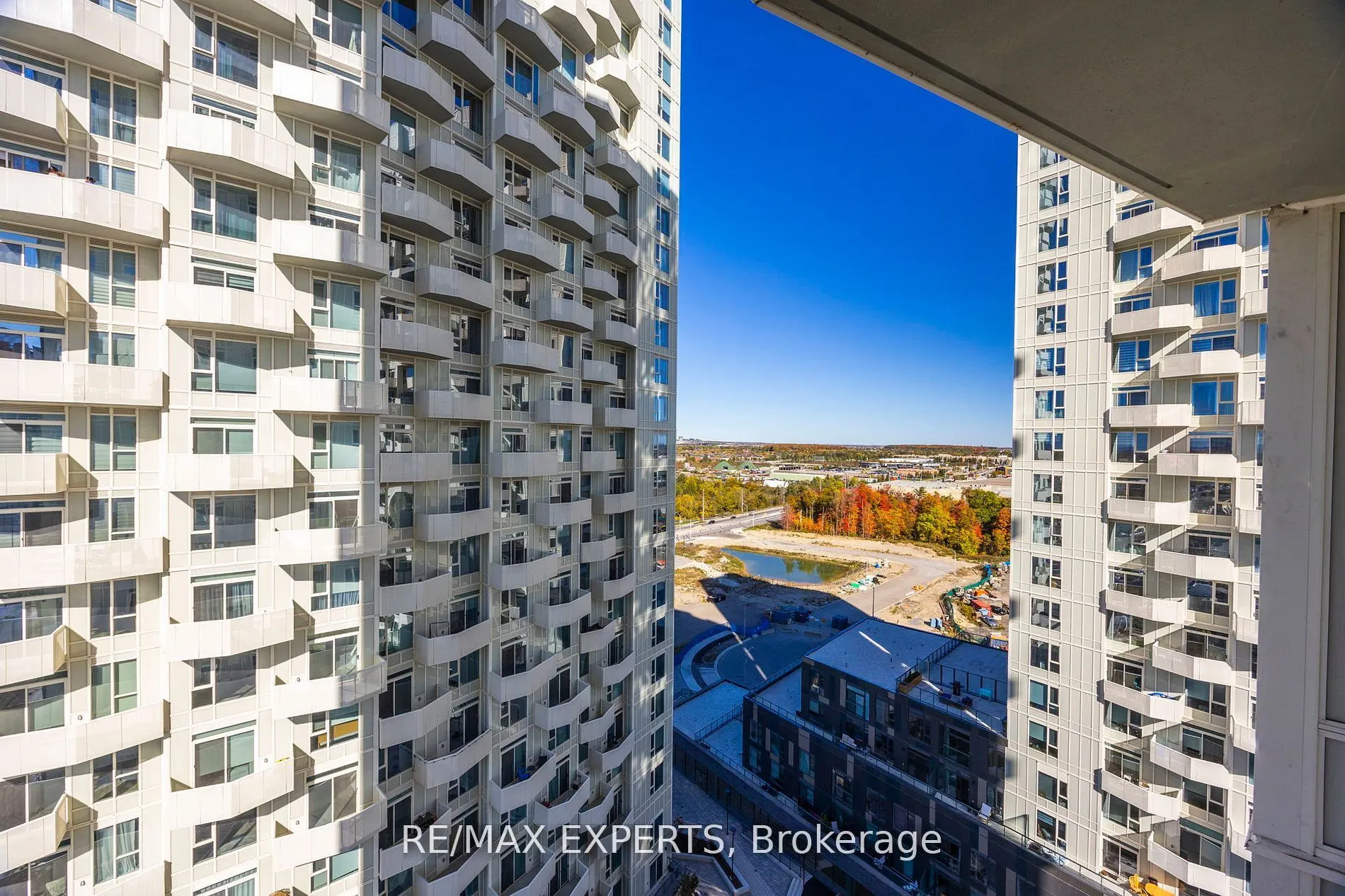 10 Abeja Street, #1414