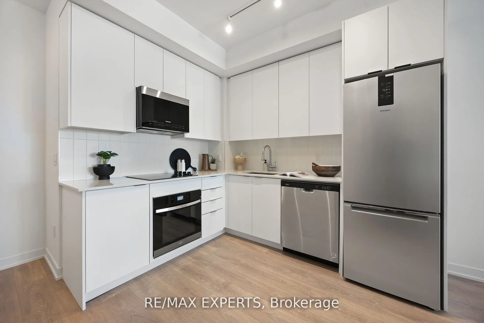 10 Abeja Street, #1414