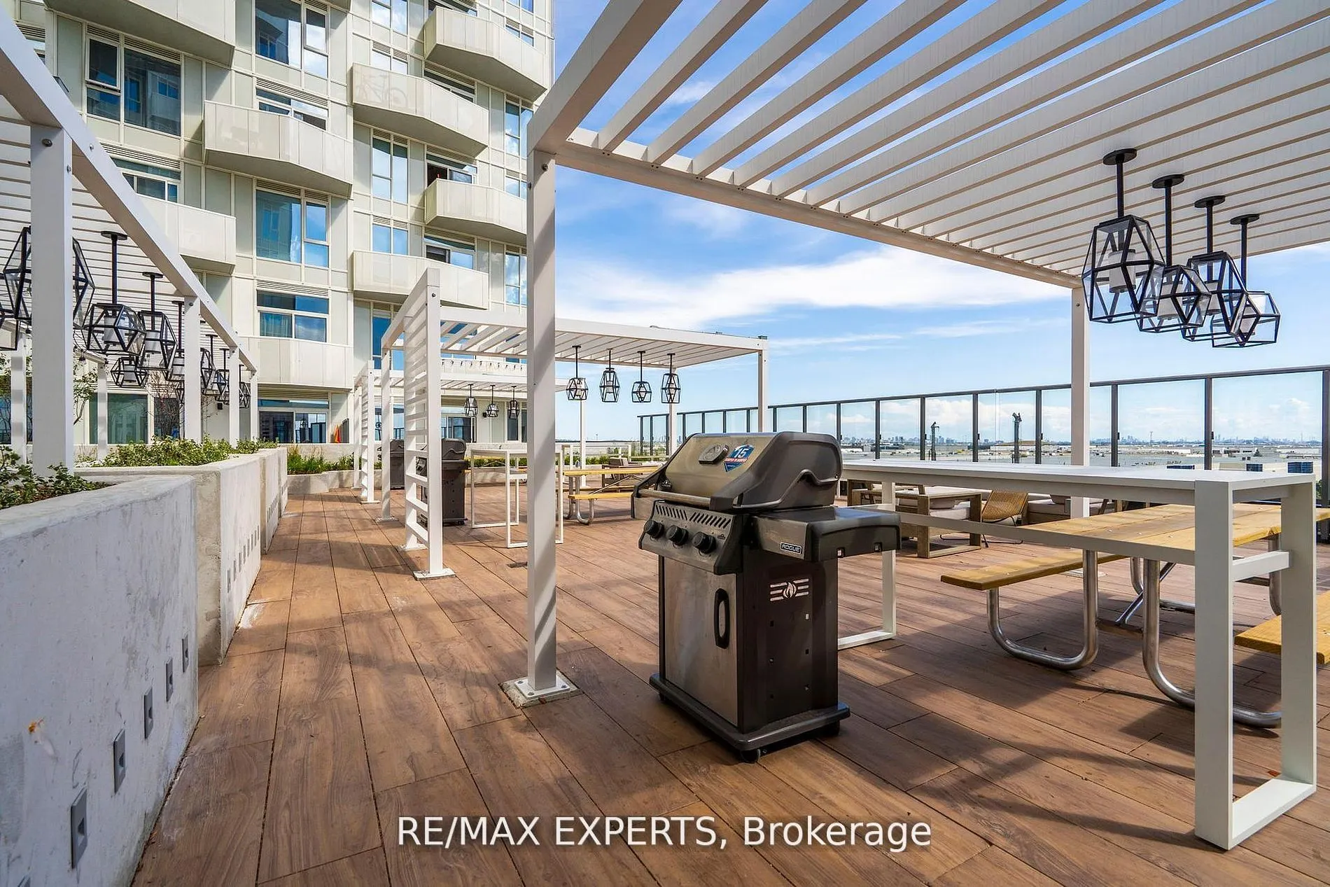 10 Abeja Street, #1414