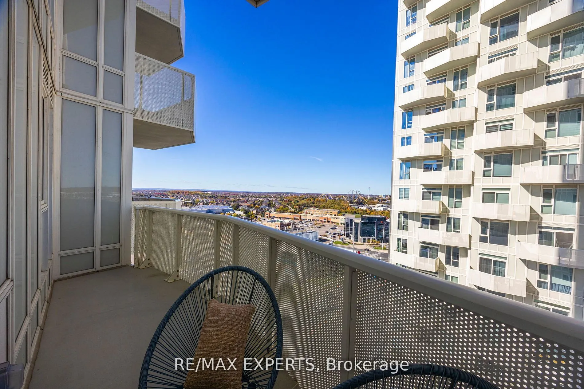 10 Abeja Street, #1414